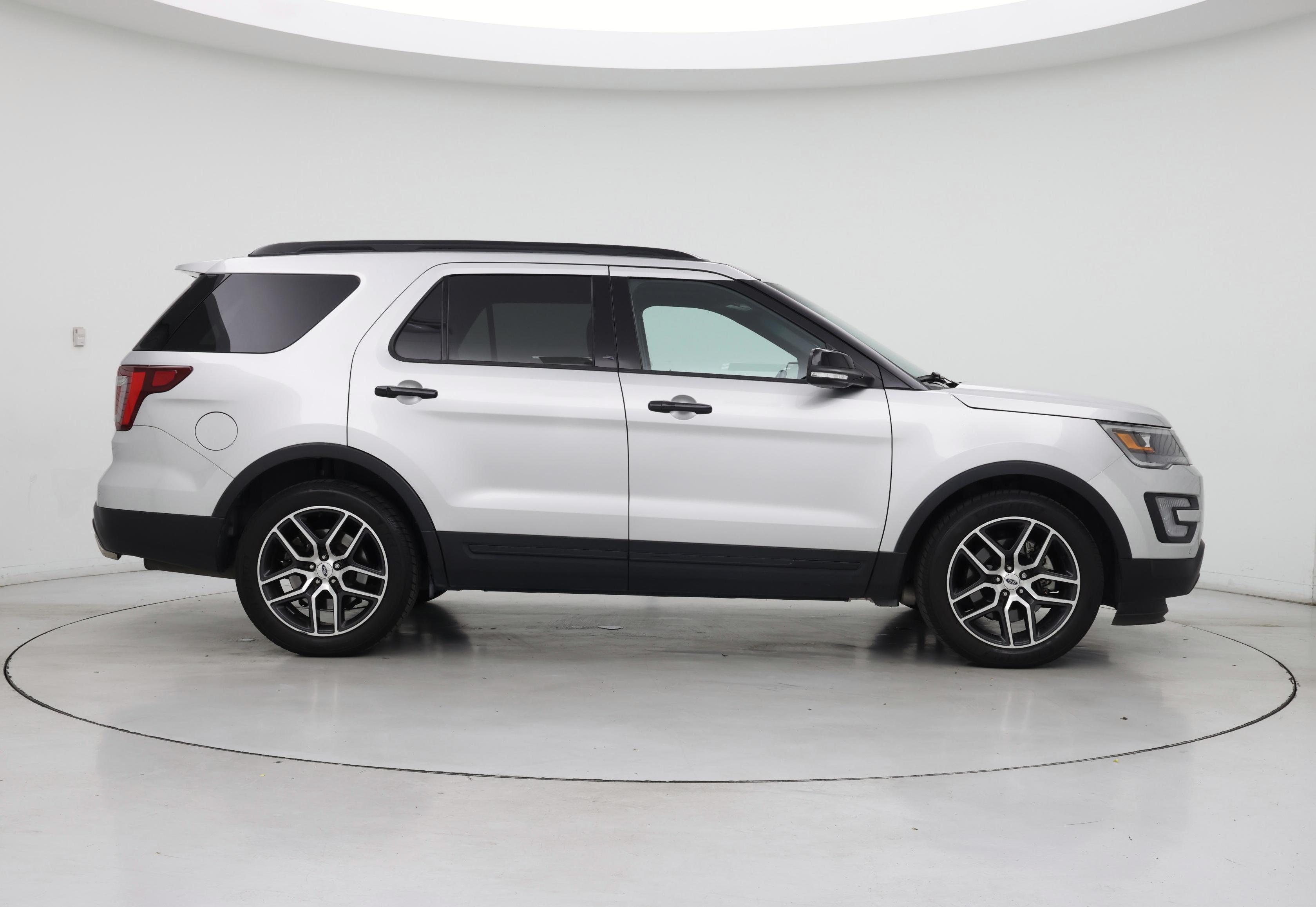 Thumbnail: 2016 Ford Explorer - 7