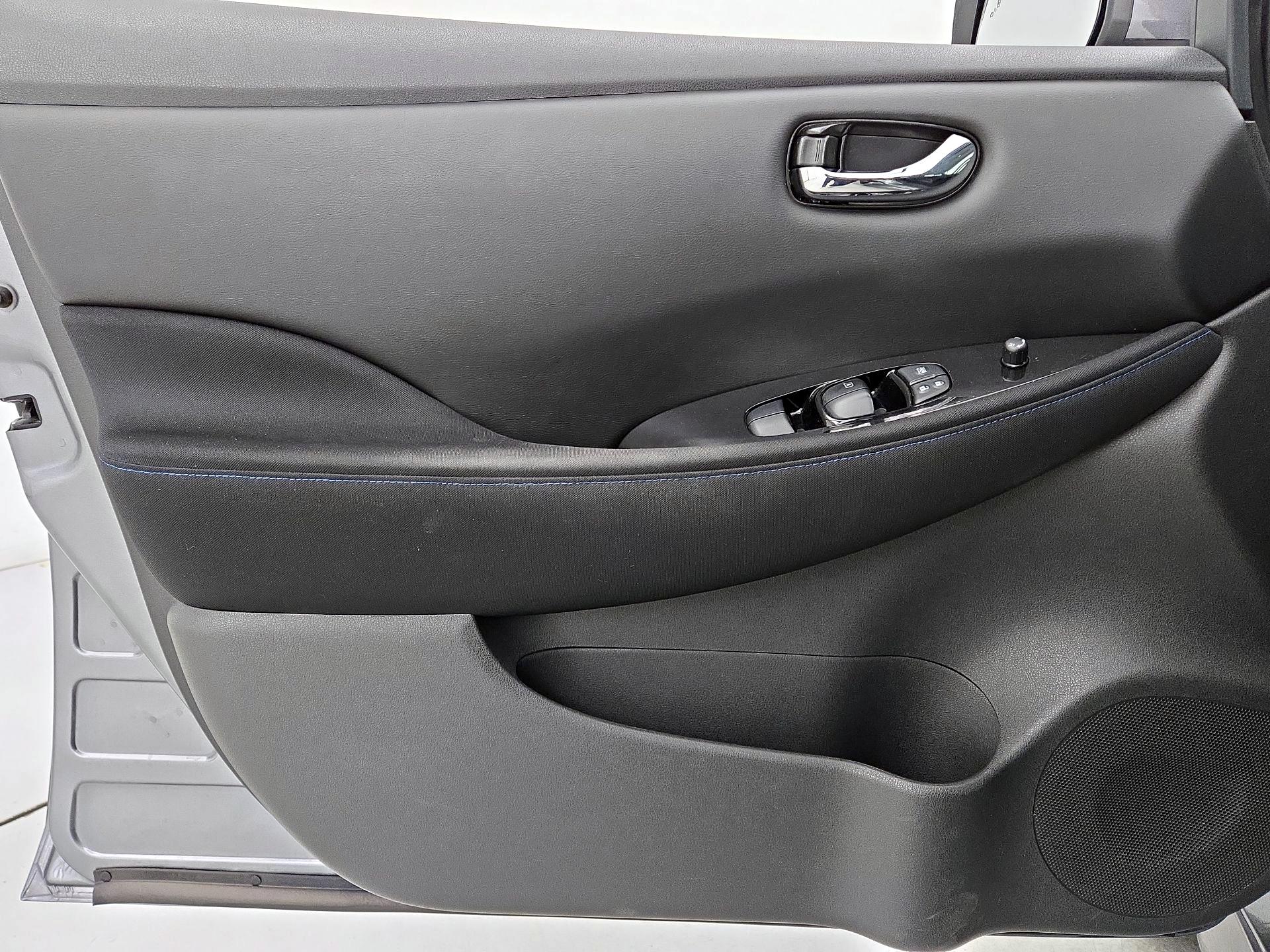 Thumbnail: 2022 Nissan Leaf - 12