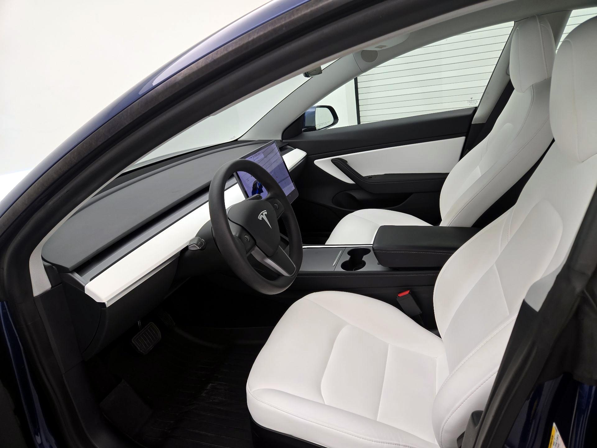 Thumbnail: 2021 Tesla Model 3 - 11