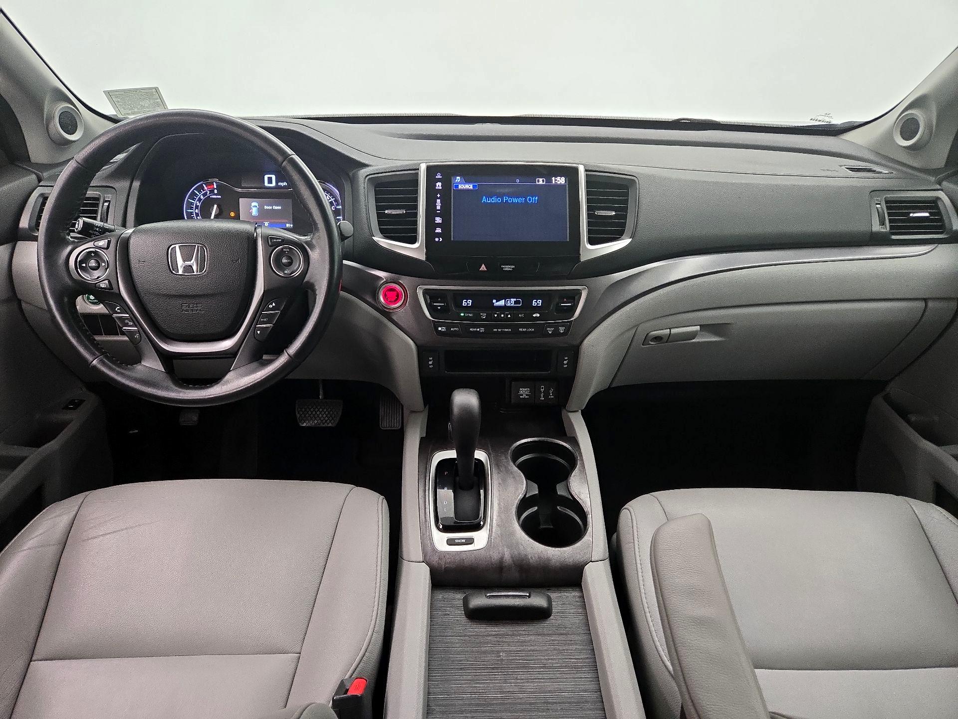 Thumbnail: 2017 Honda Pilot - 9