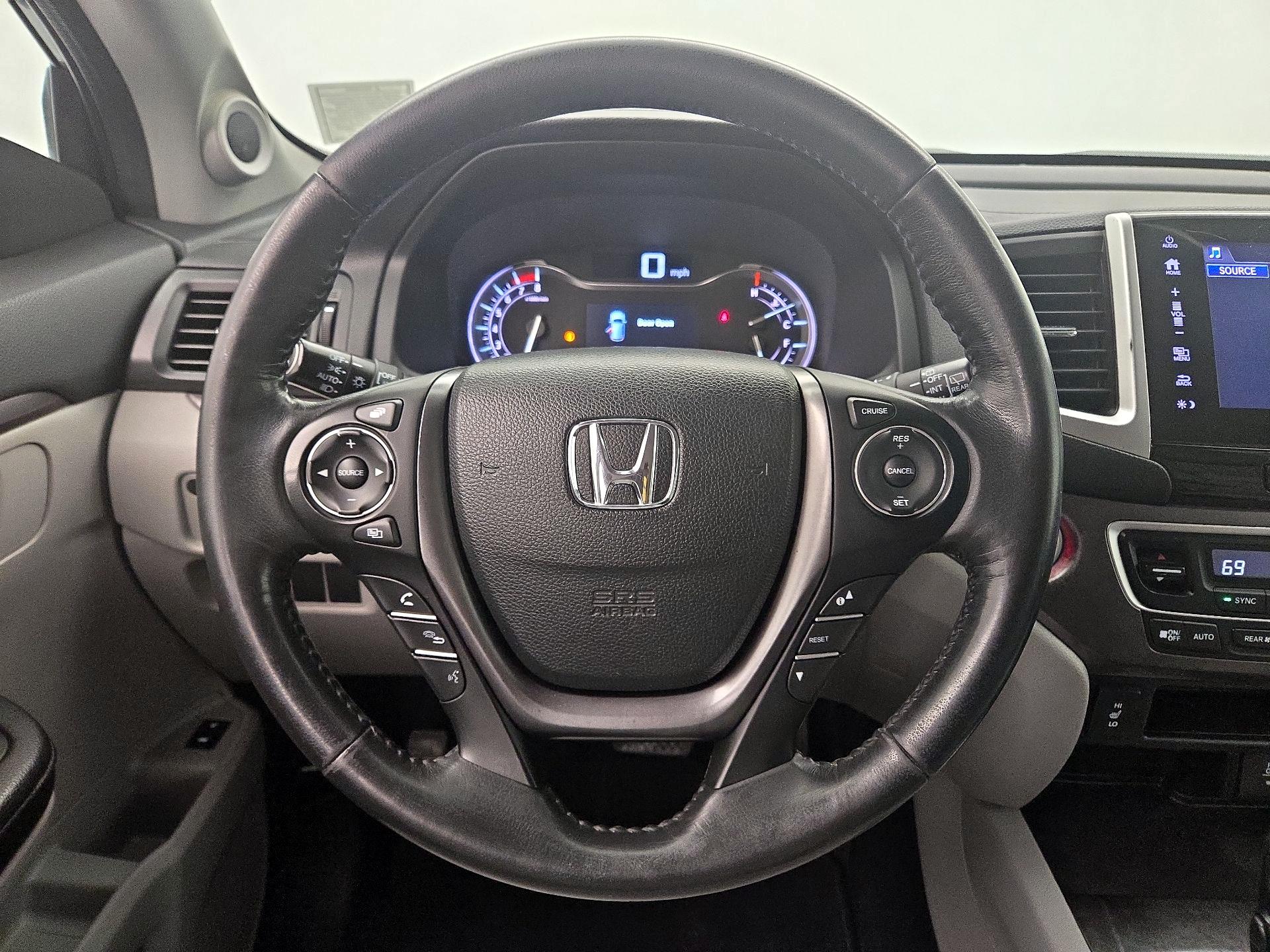 Thumbnail: 2017 Honda Pilot - 10