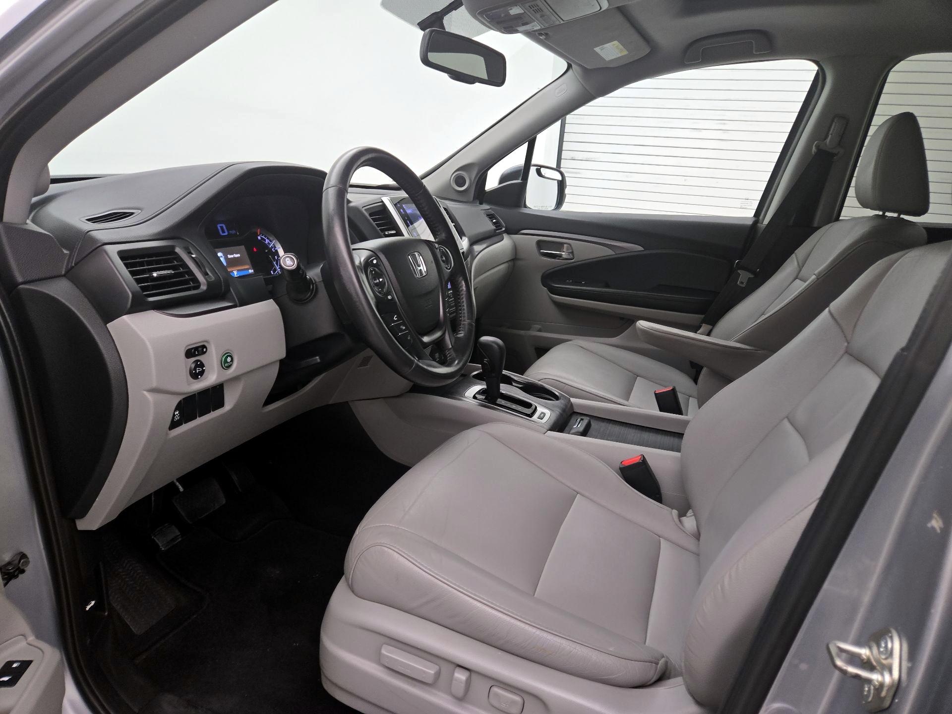 Thumbnail: 2017 Honda Pilot - 11