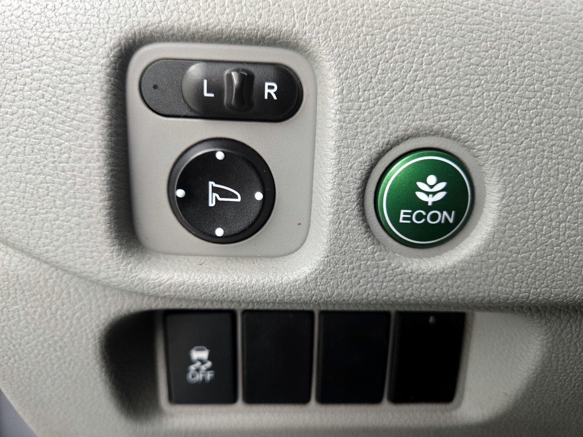 Thumbnail: 2017 Honda Pilot - 13