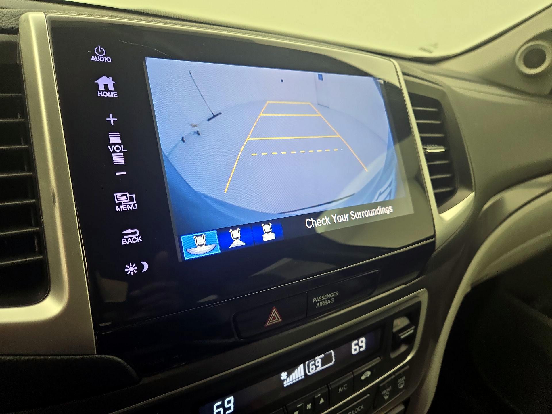 Thumbnail: 2017 Honda Pilot - 14