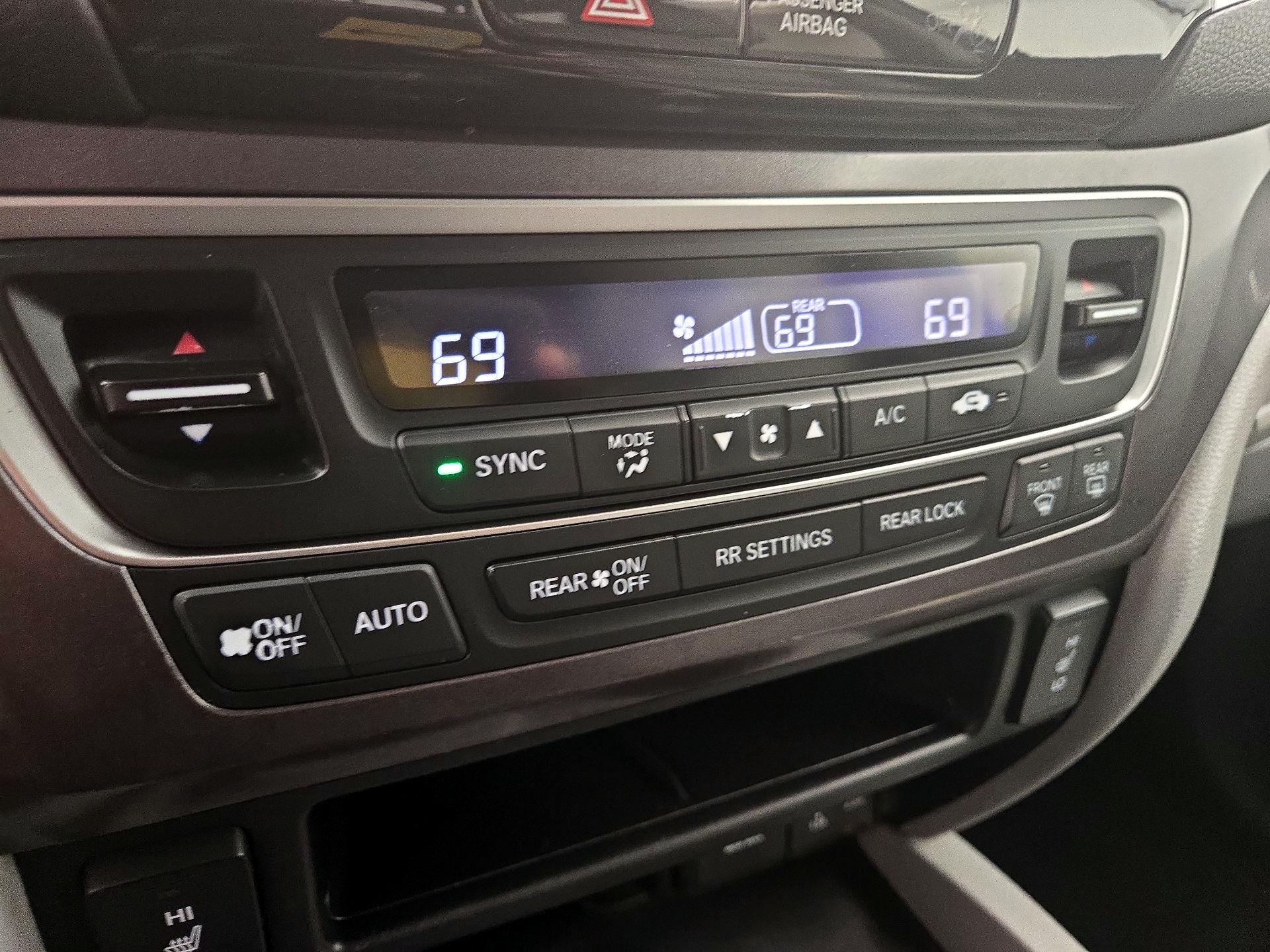 Thumbnail: 2017 Honda Pilot - 16