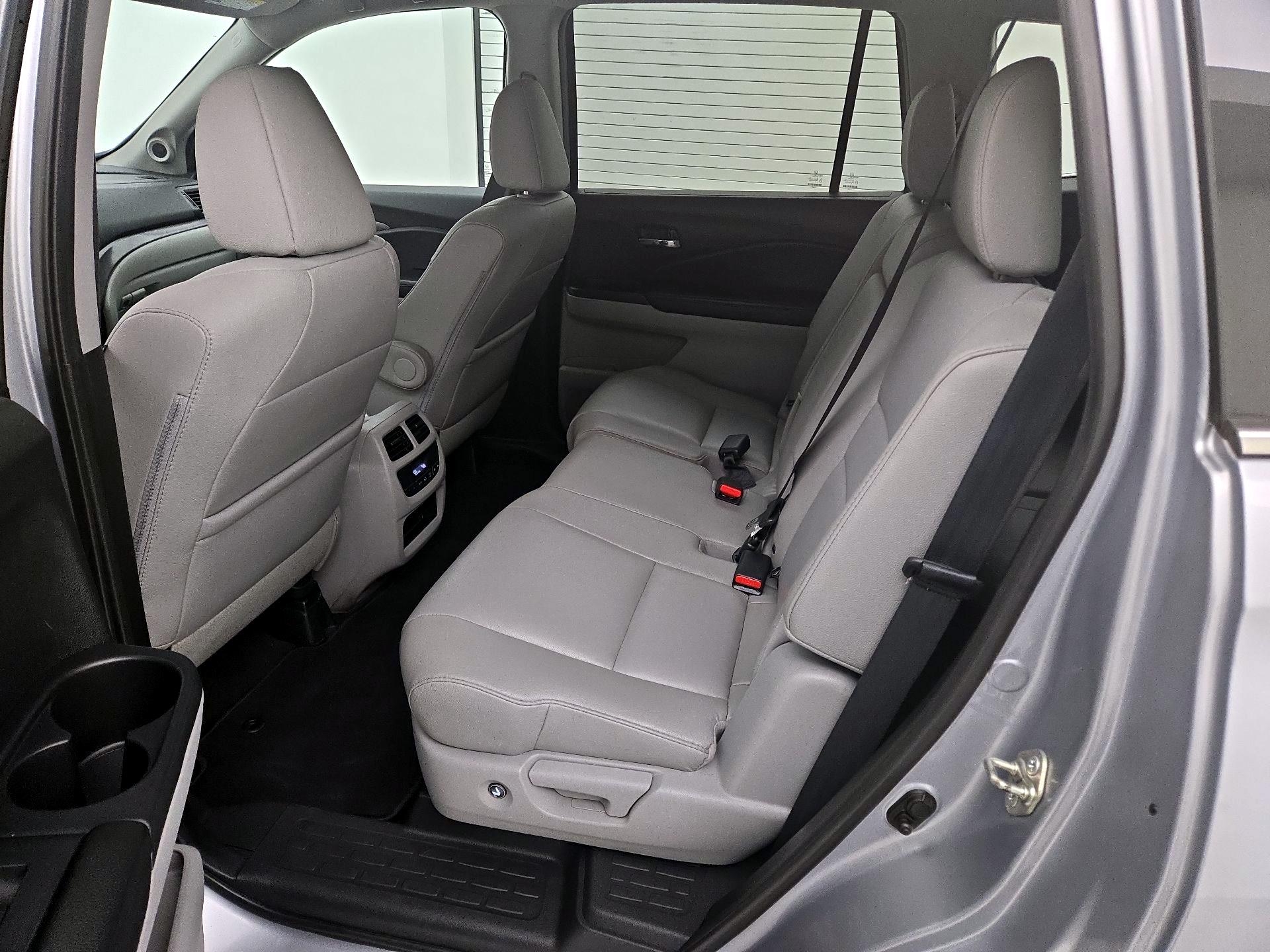 Thumbnail: 2017 Honda Pilot - 18