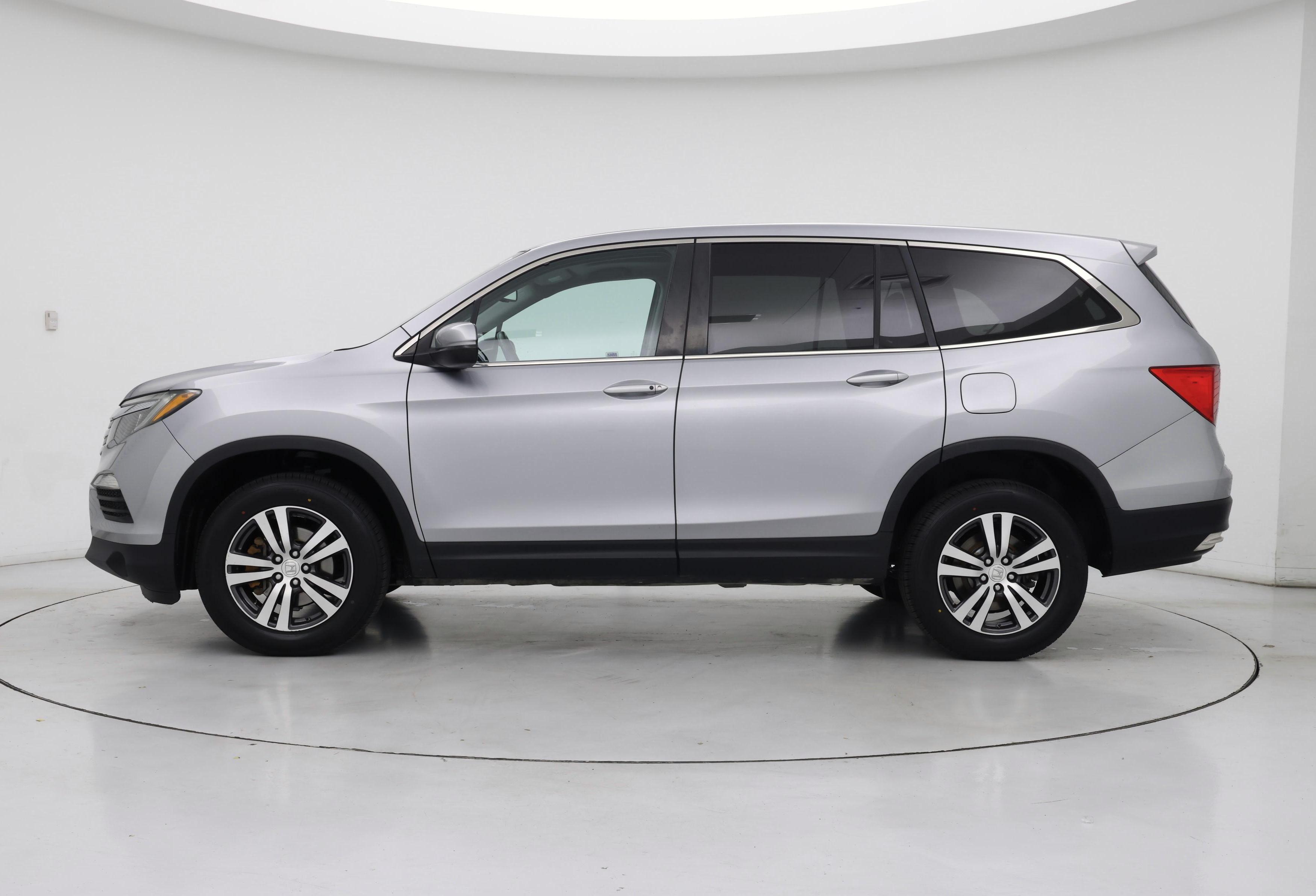 Thumbnail: 2017 Honda Pilot - 3