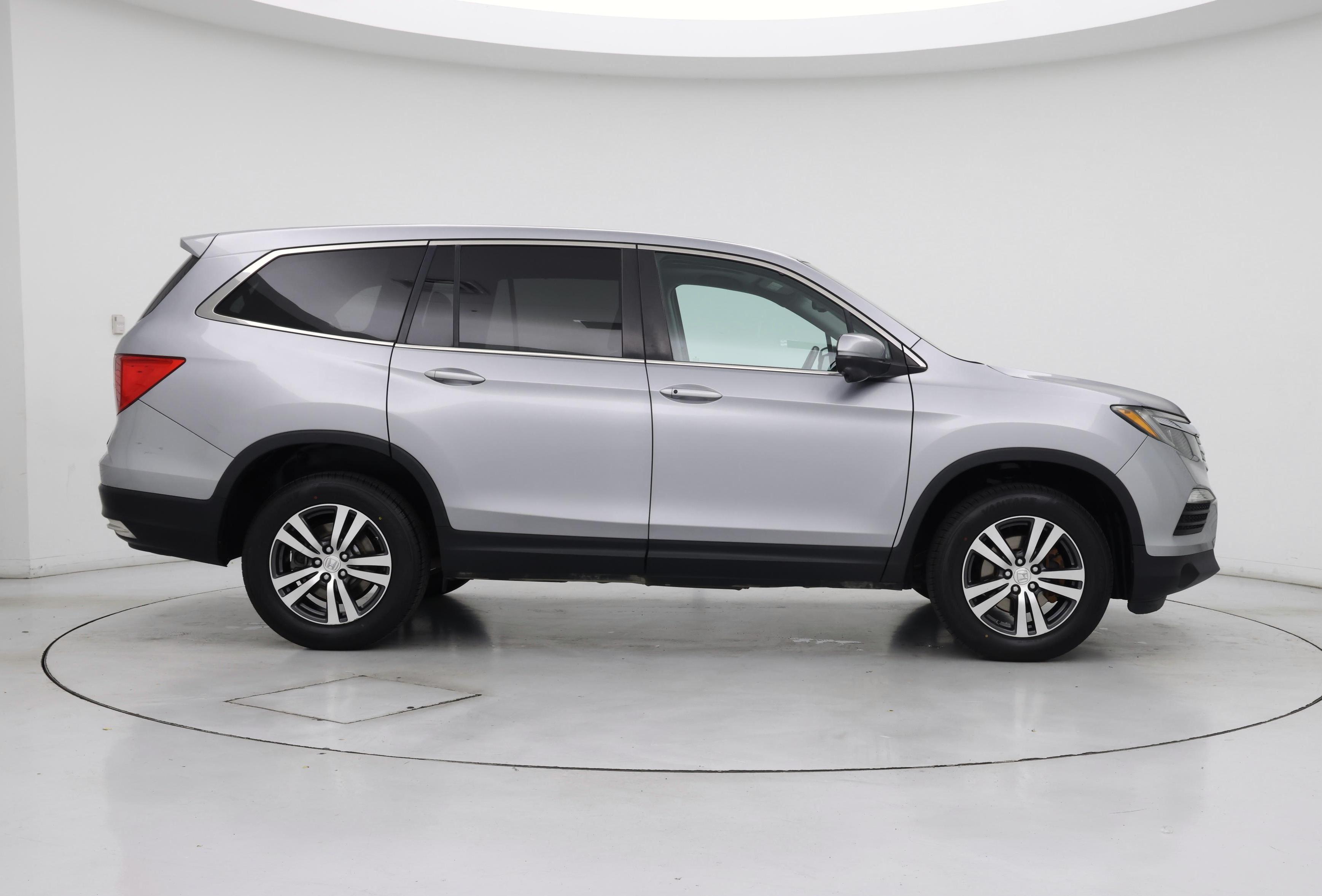 Thumbnail: 2017 Honda Pilot - 7