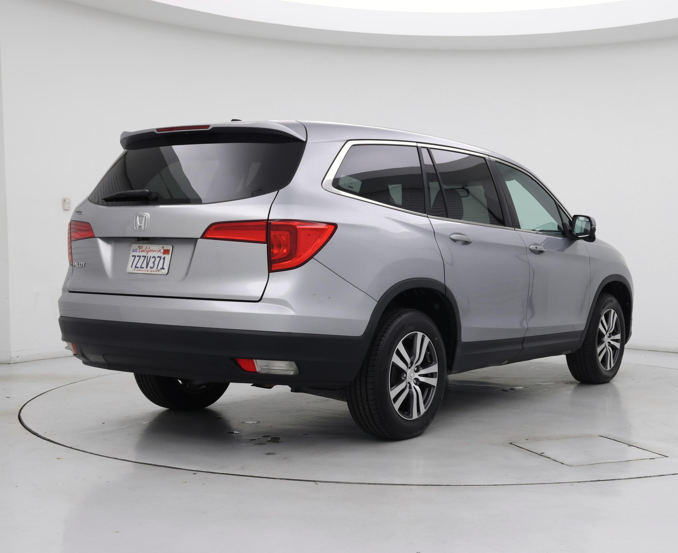 Thumbnail: 2017 Honda Pilot - 8