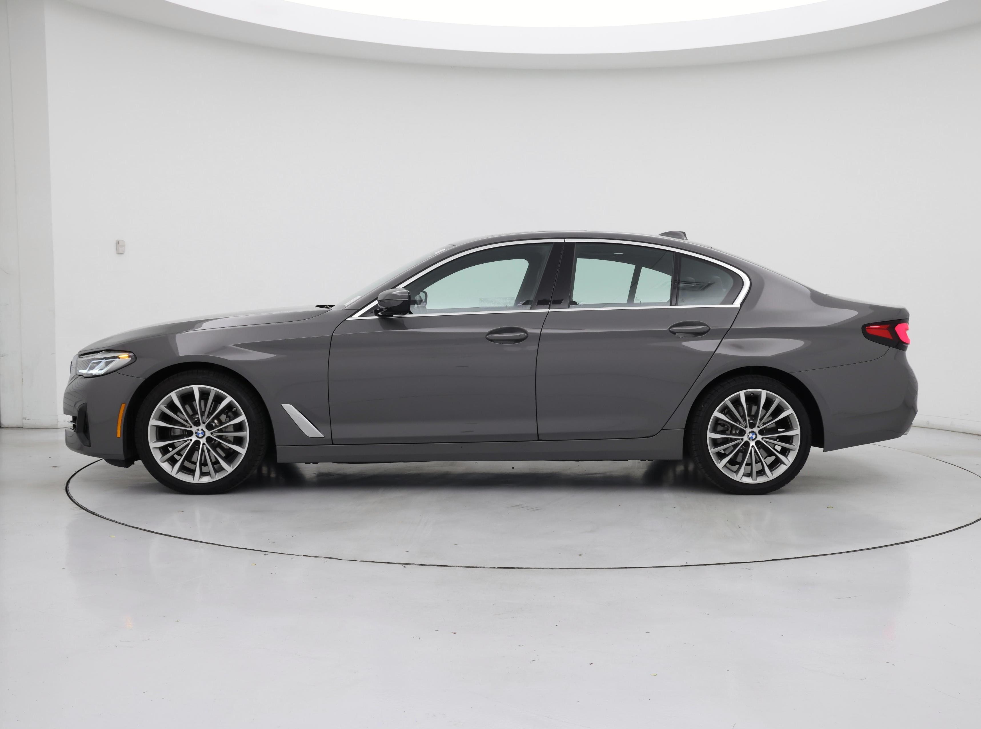 Thumbnail: 2022 BMW 5 Series - 3