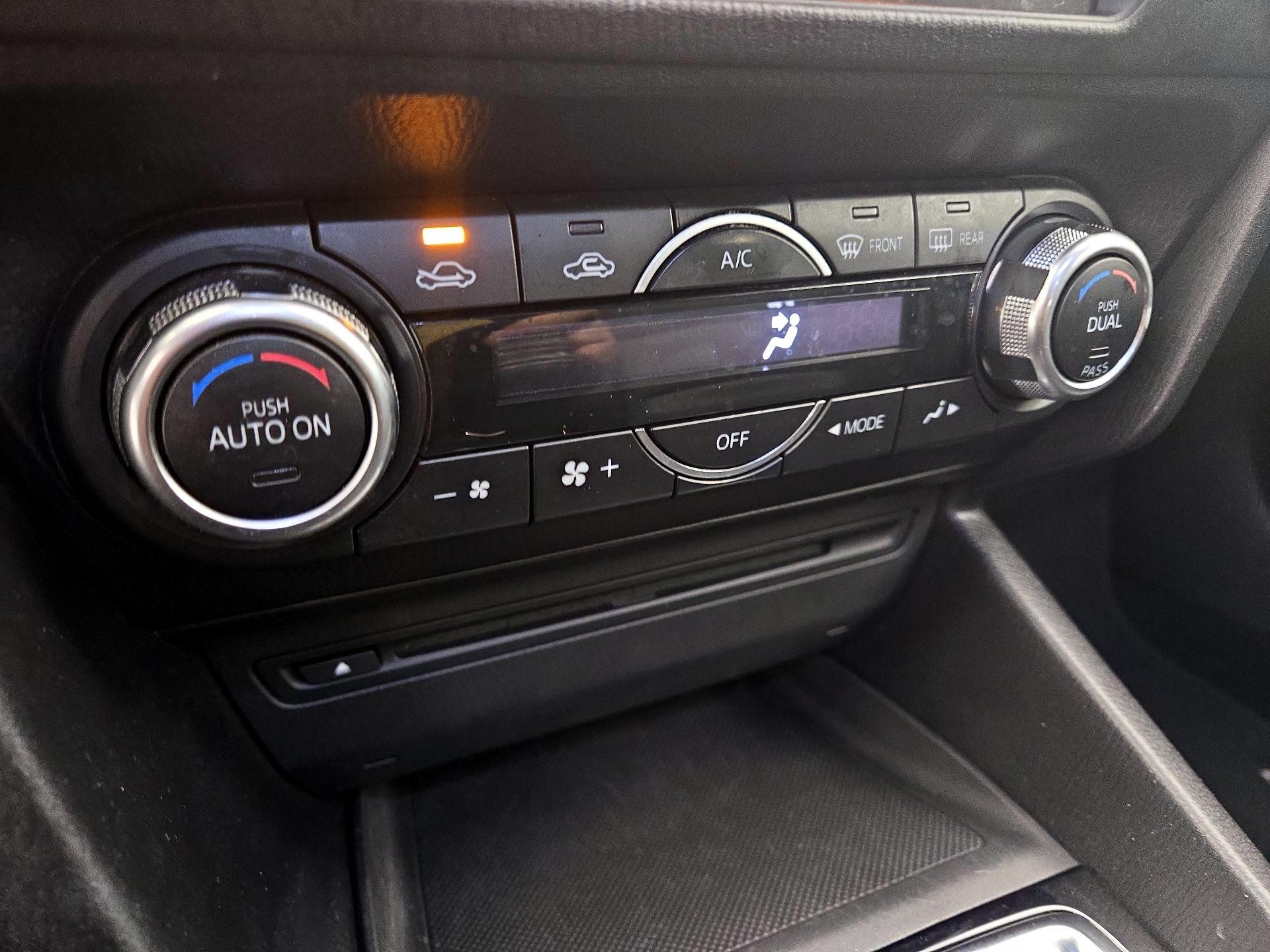Thumbnail: 2014 Mazda Mazda3 - 16