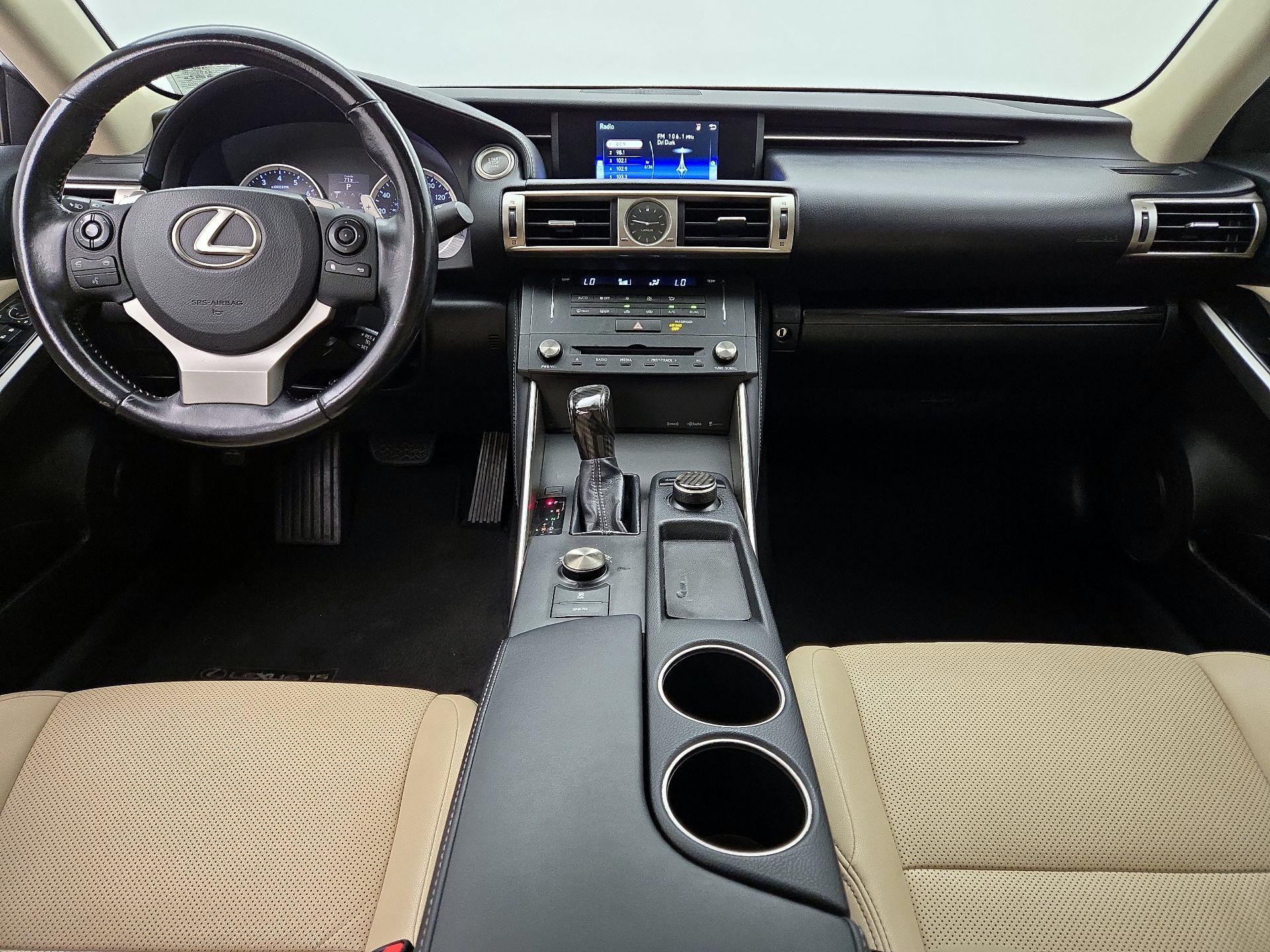 Thumbnail: 2016 Lexus IS - 9