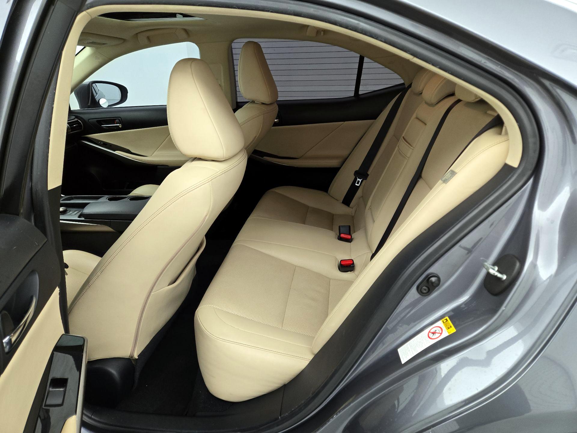 Thumbnail: 2016 Lexus IS - 20