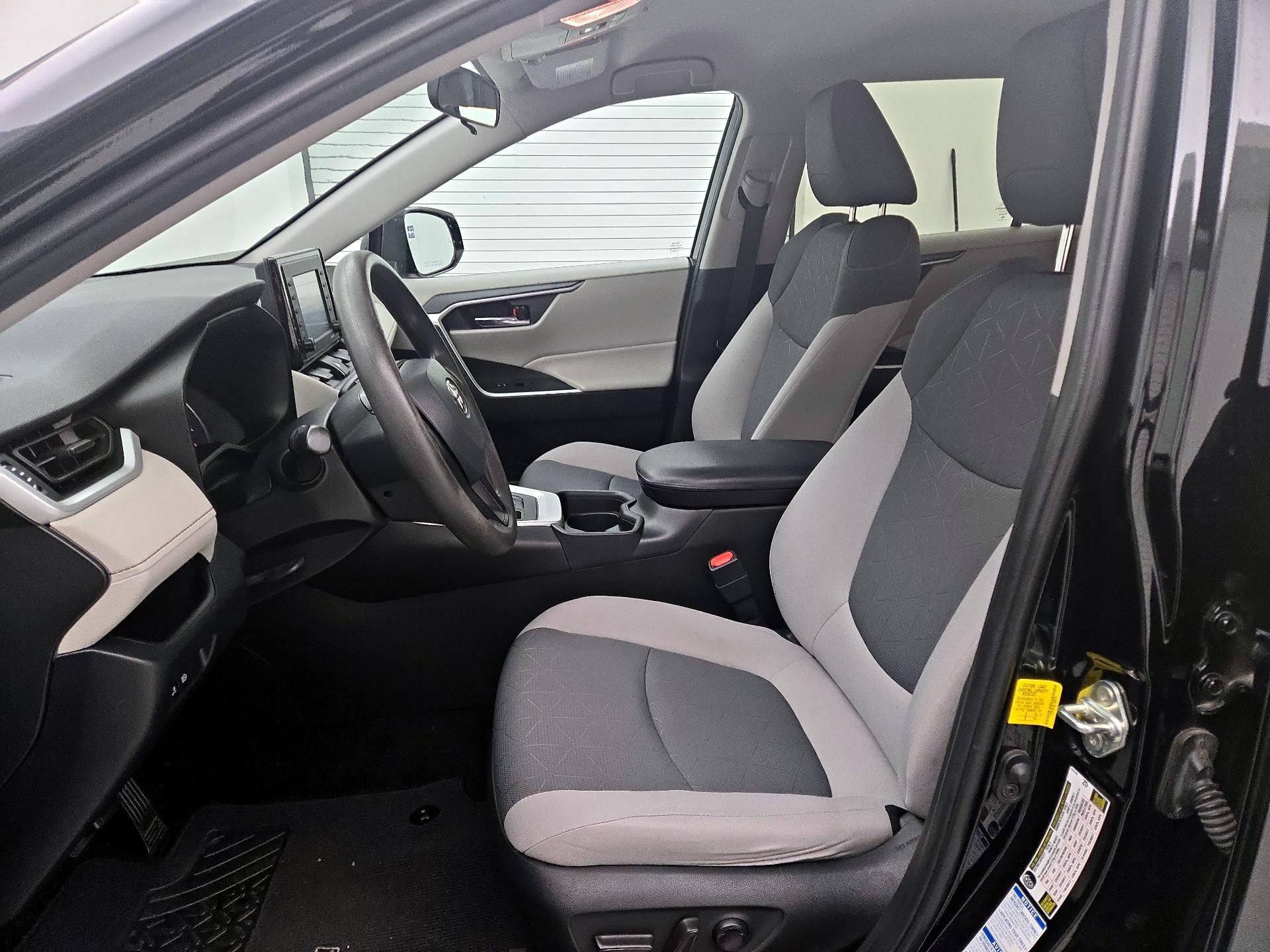 Thumbnail: 2020 Toyota RAV4 - 11