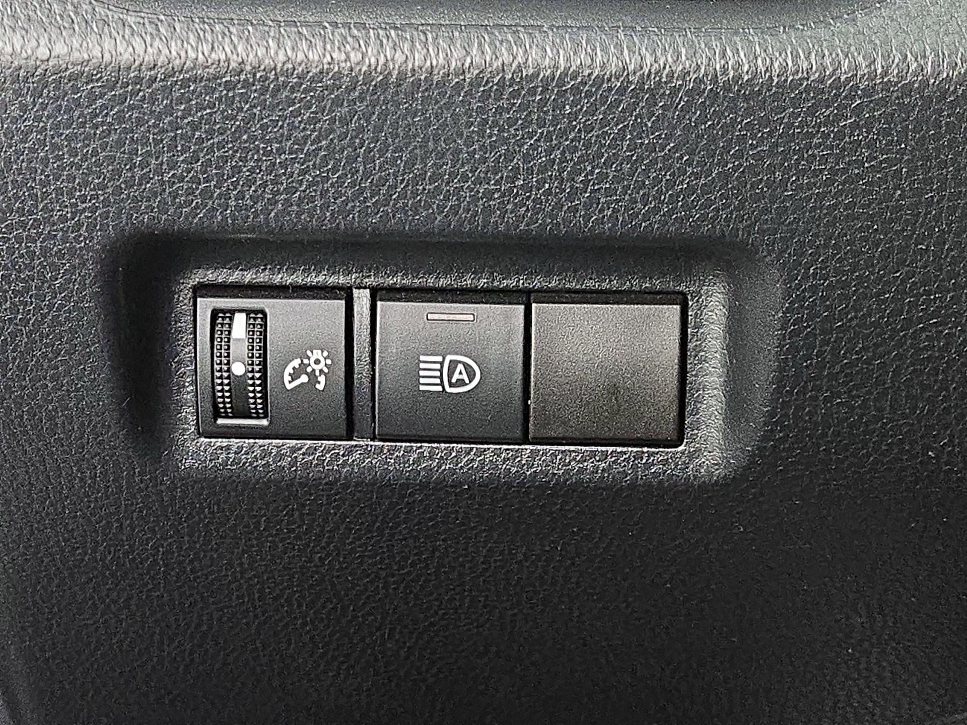 Thumbnail: 2020 Toyota RAV4 - 13