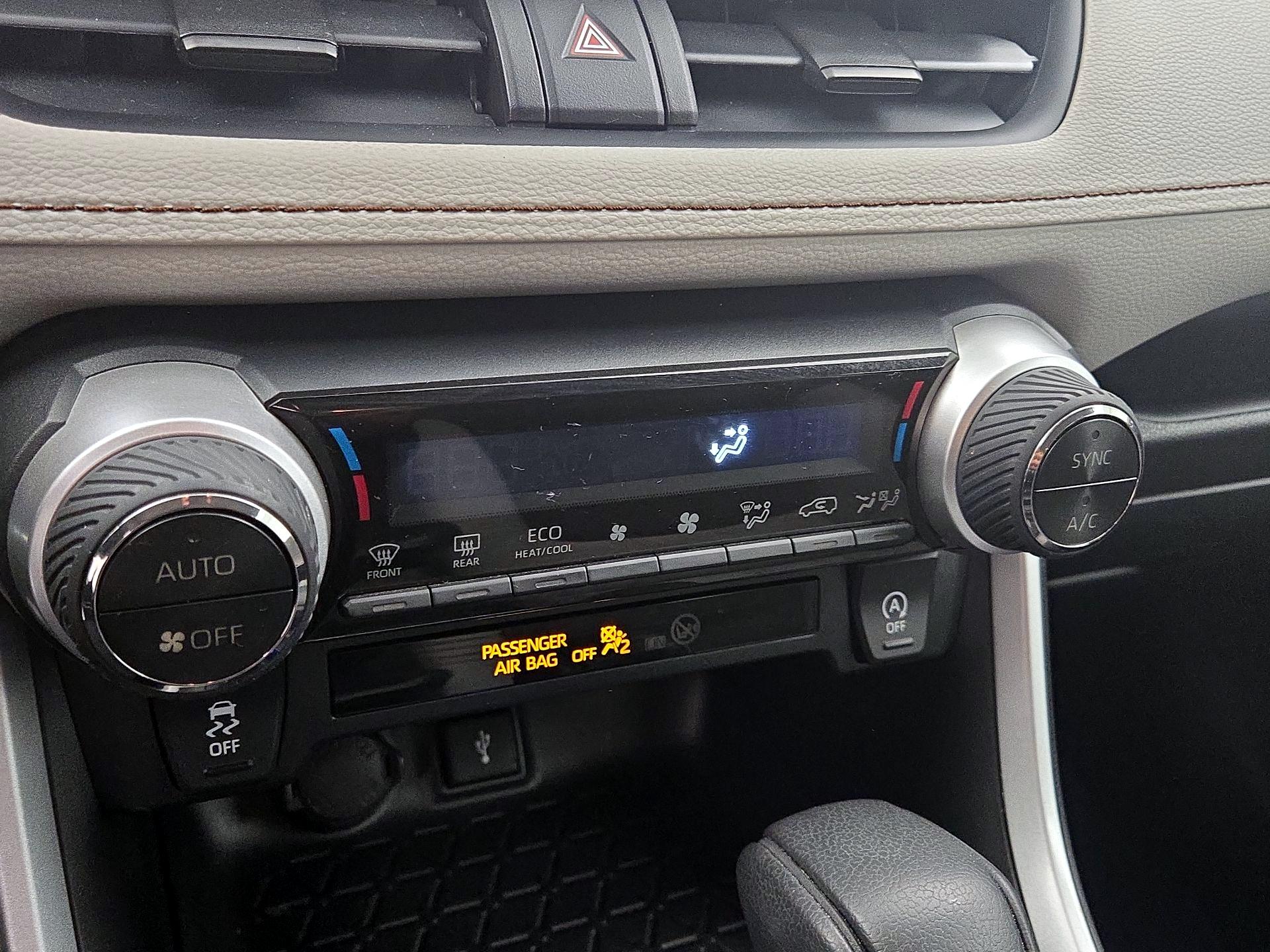 Thumbnail: 2020 Toyota RAV4 - 17