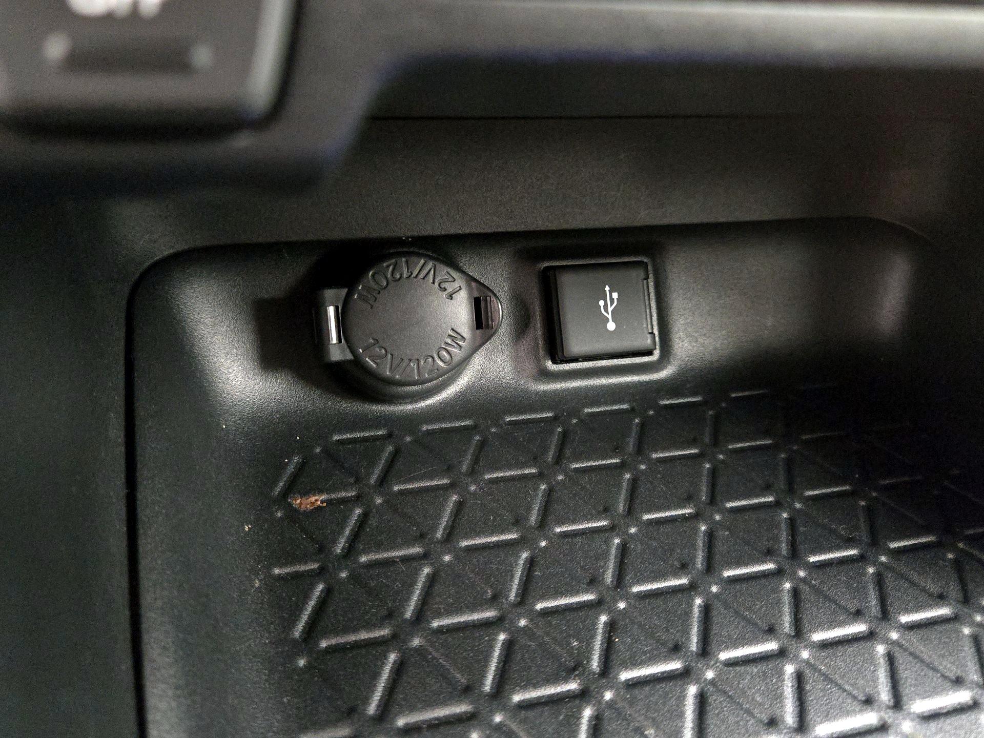 Thumbnail: 2020 Toyota RAV4 - 19