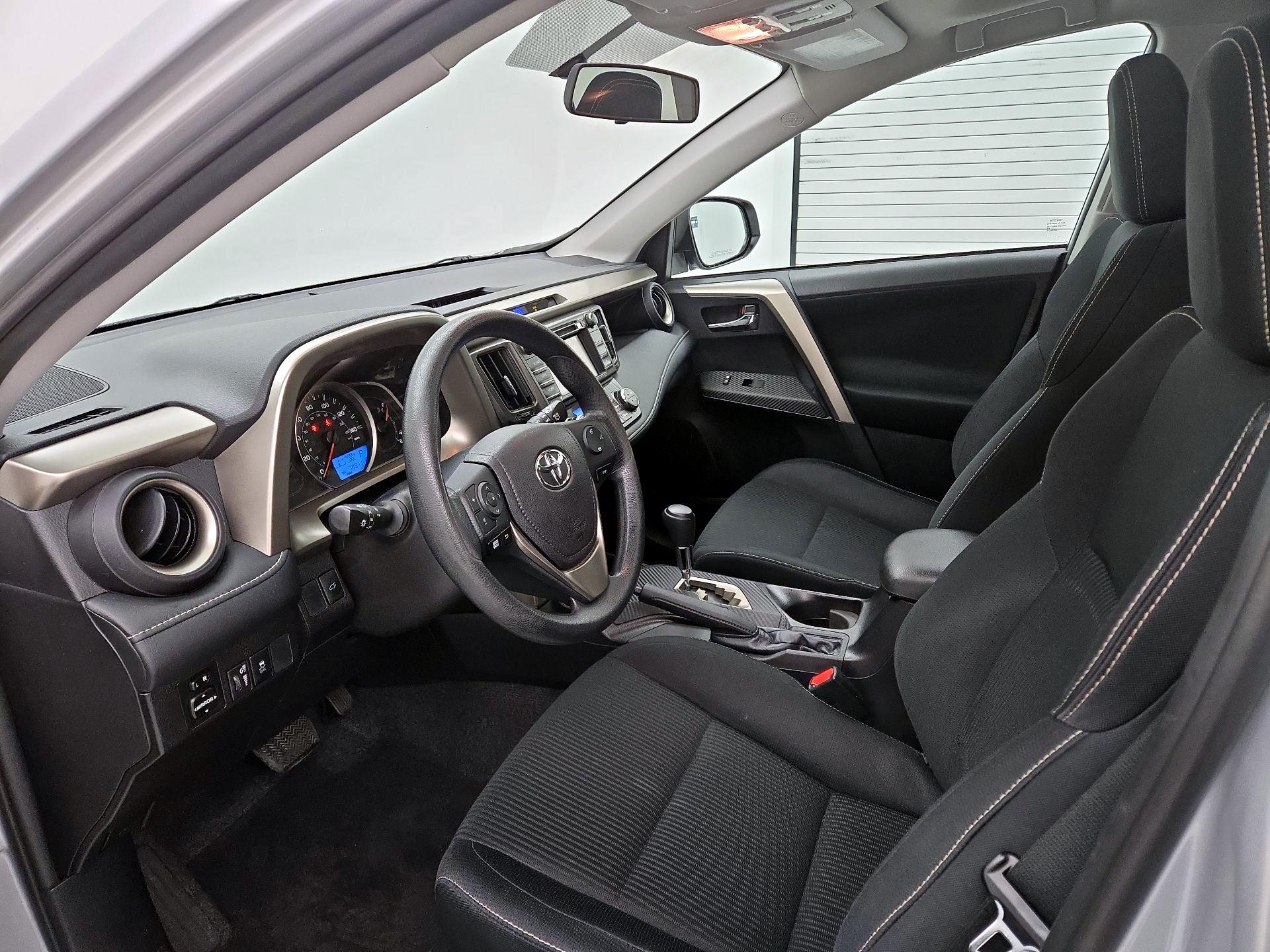 Thumbnail: 2015 Toyota RAV4 - 11