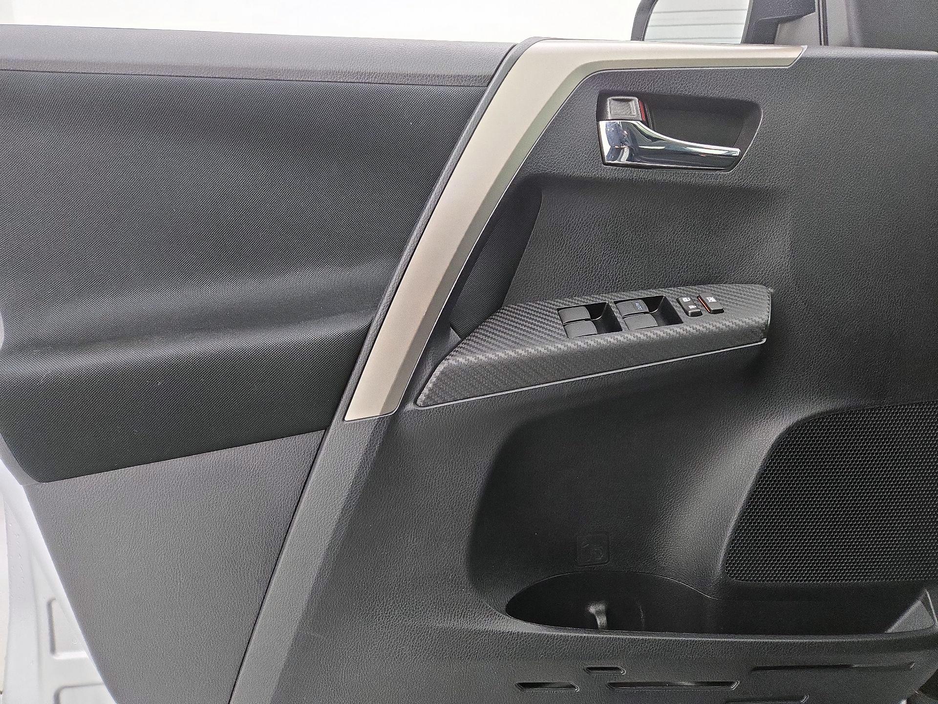 Thumbnail: 2015 Toyota RAV4 - 12