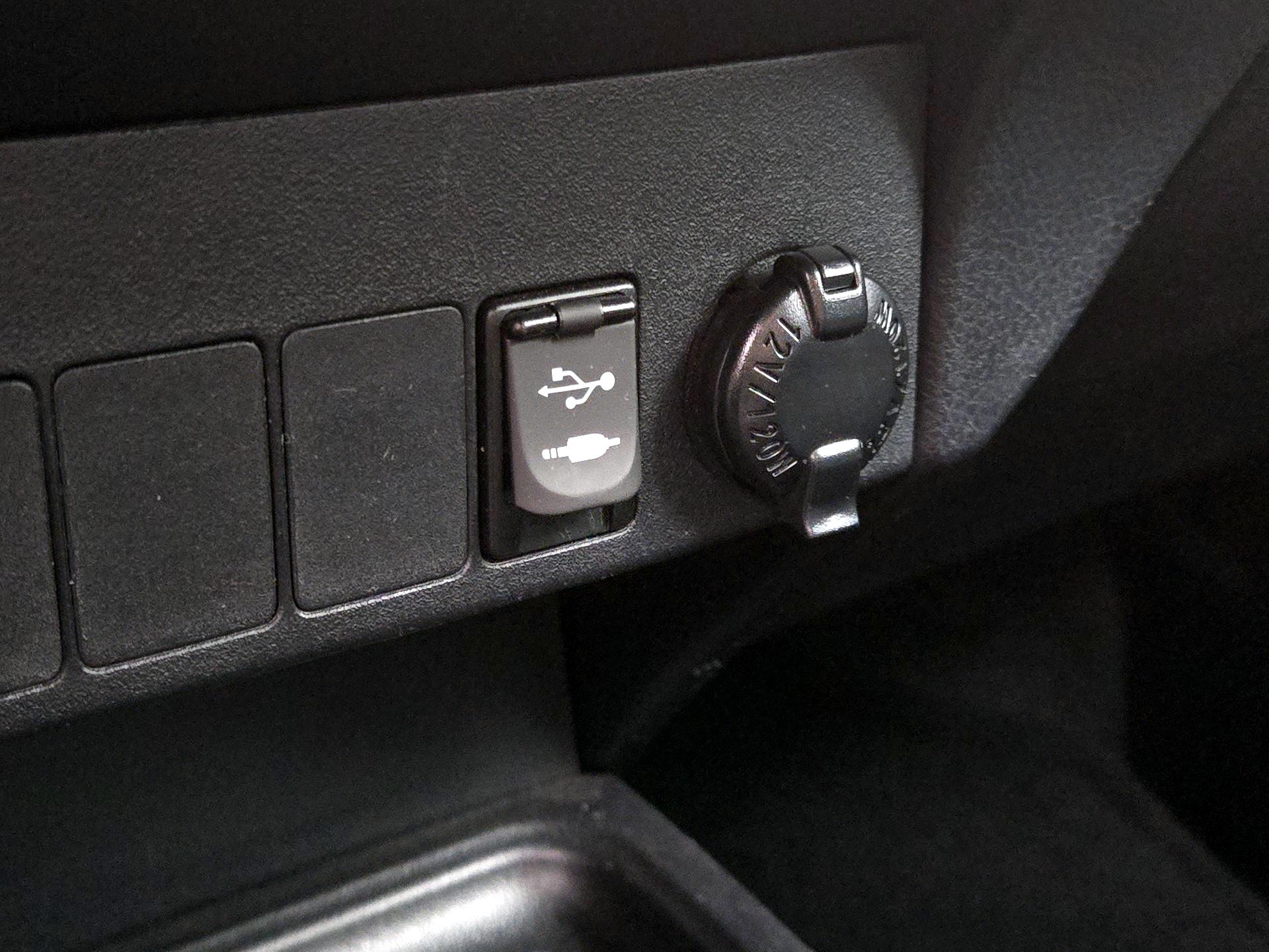 Thumbnail: 2015 Toyota RAV4 - 18