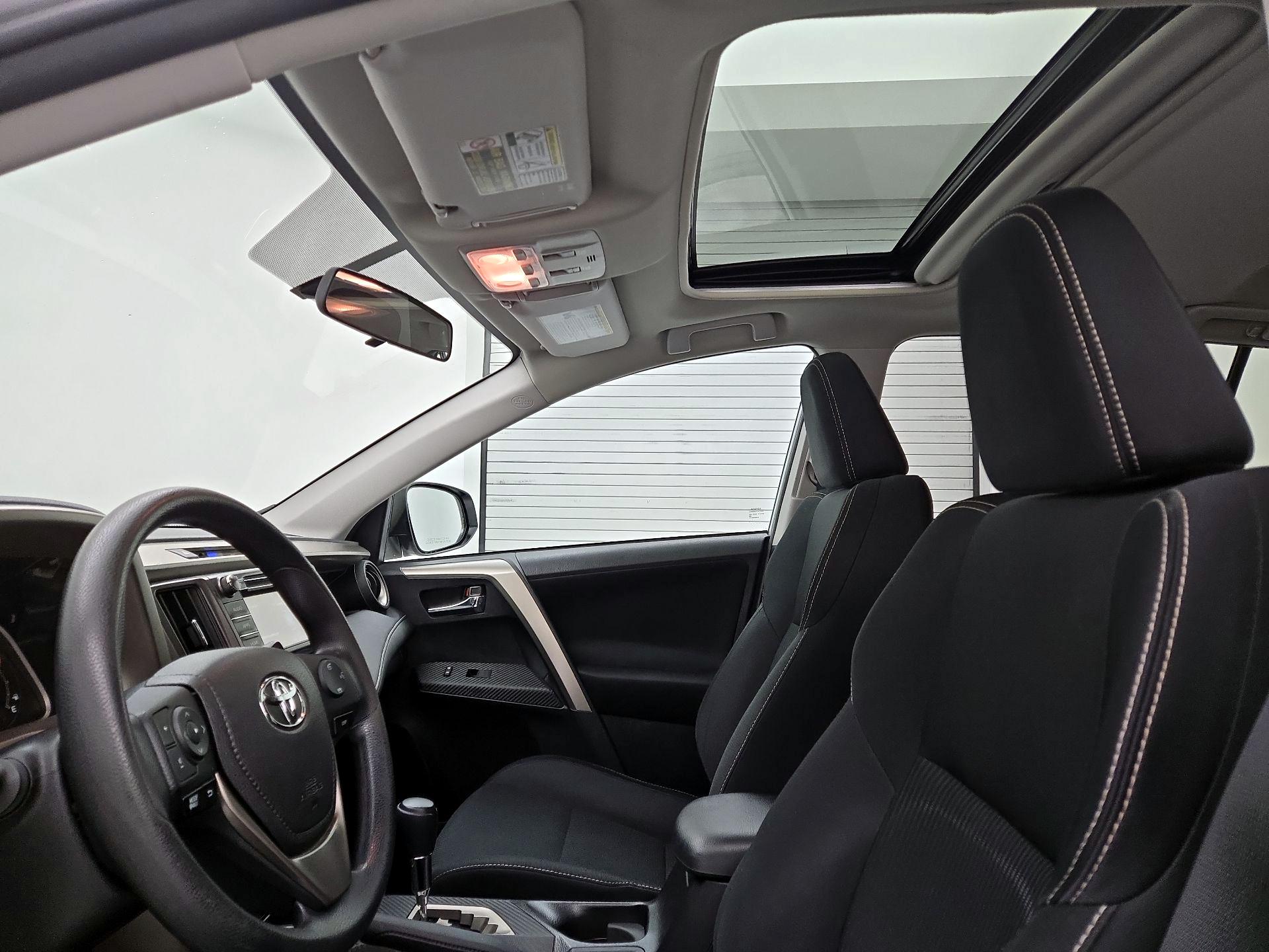 Thumbnail: 2015 Toyota RAV4 - 19