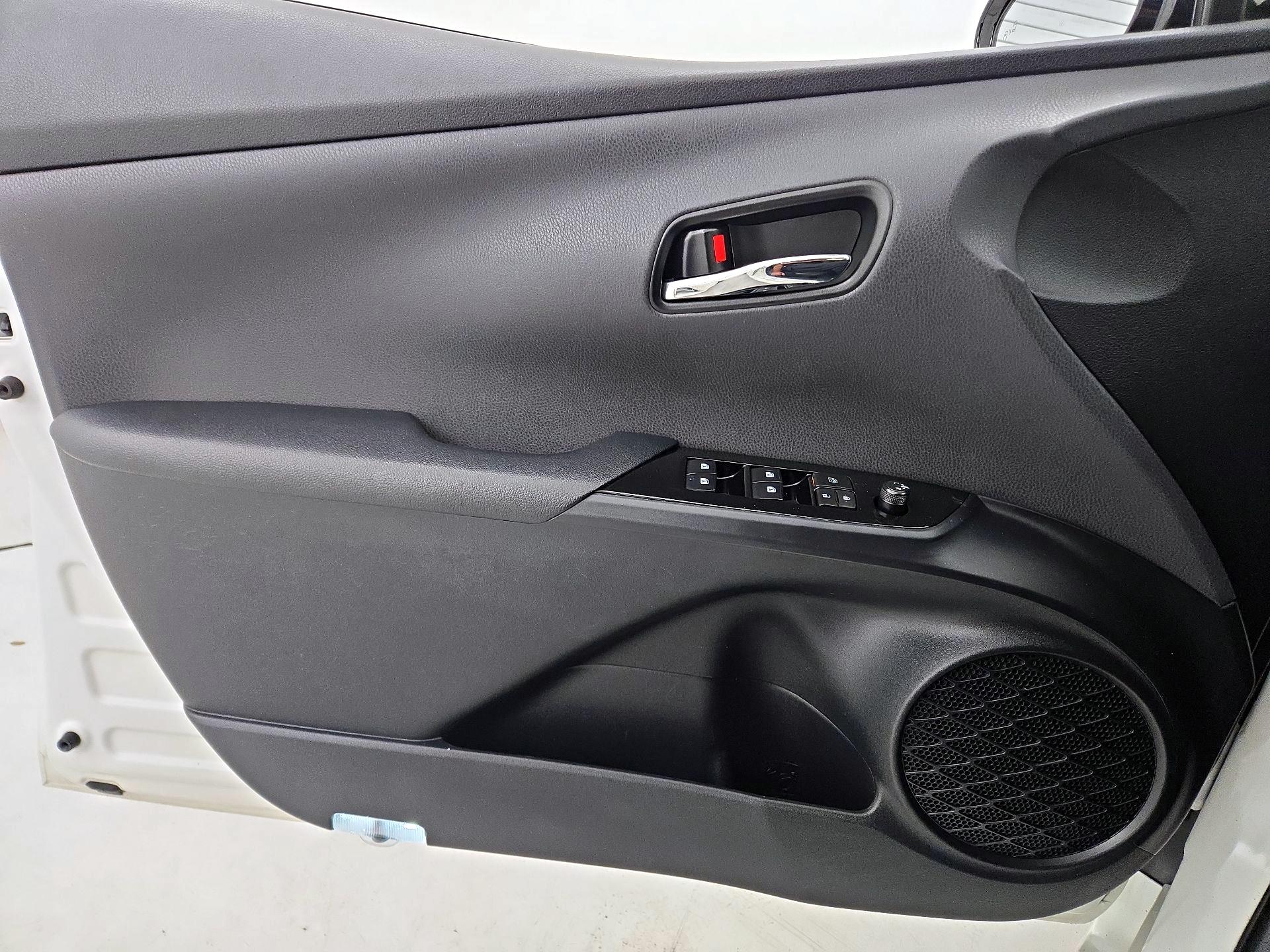 Thumbnail: 2017 Toyota Prius - 12