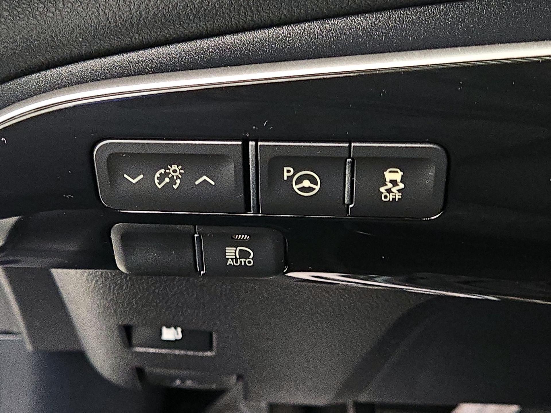 Thumbnail: 2017 Toyota Prius - 13