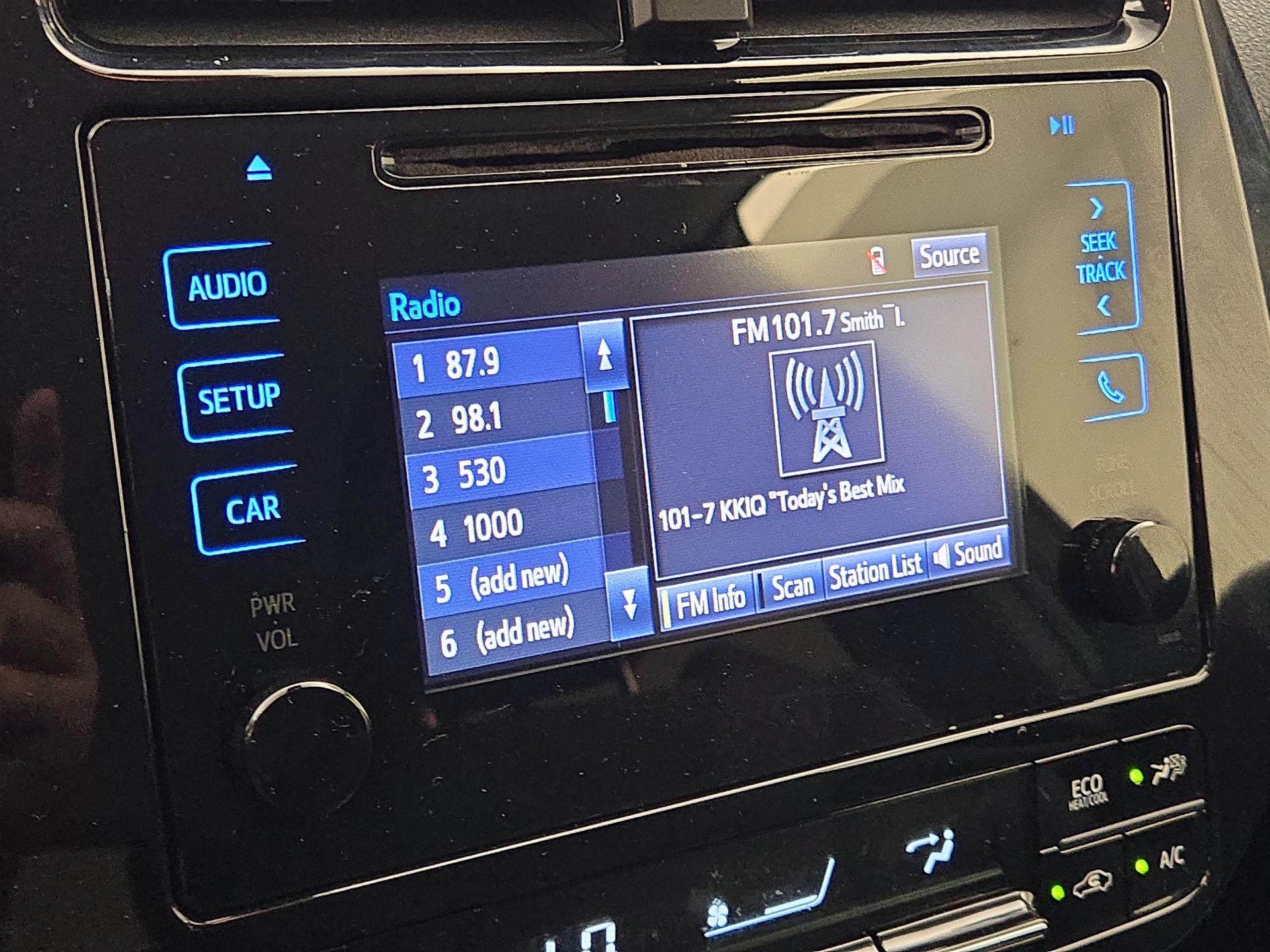 Thumbnail: 2017 Toyota Prius - 15