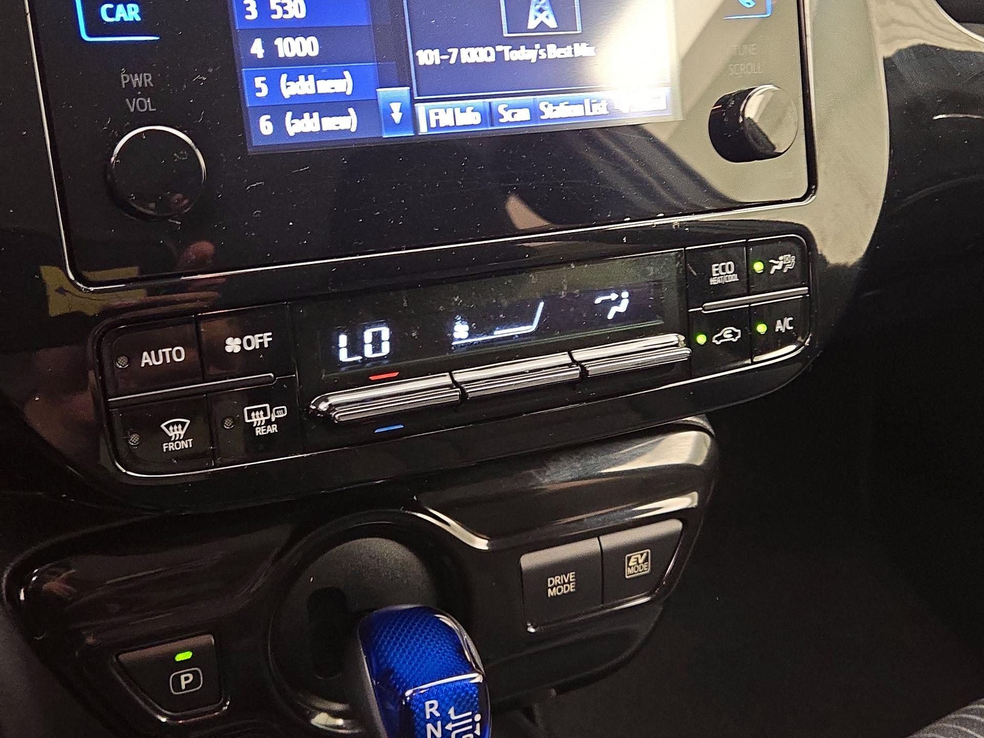 Thumbnail: 2017 Toyota Prius - 16