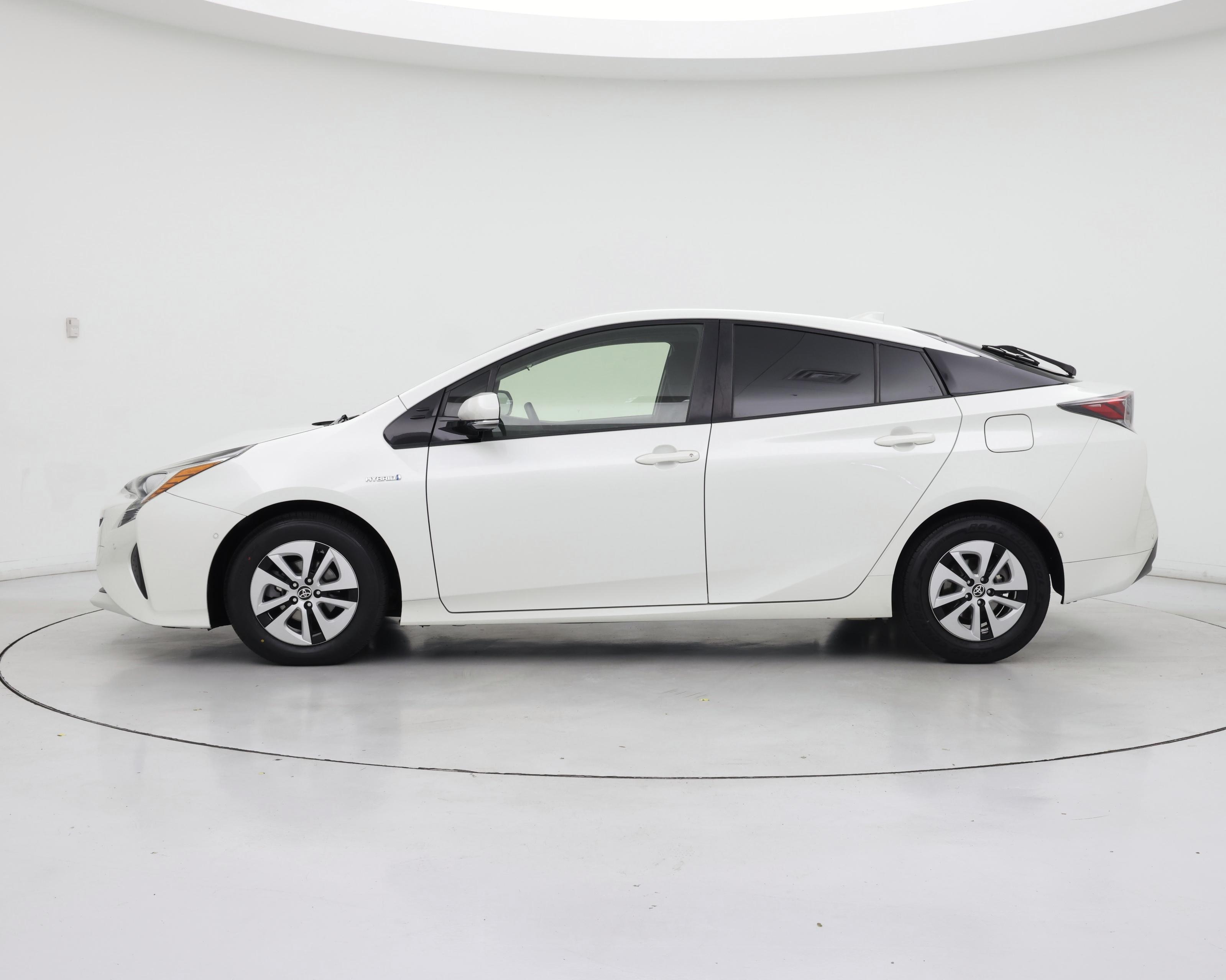 Thumbnail: 2017 Toyota Prius - 3