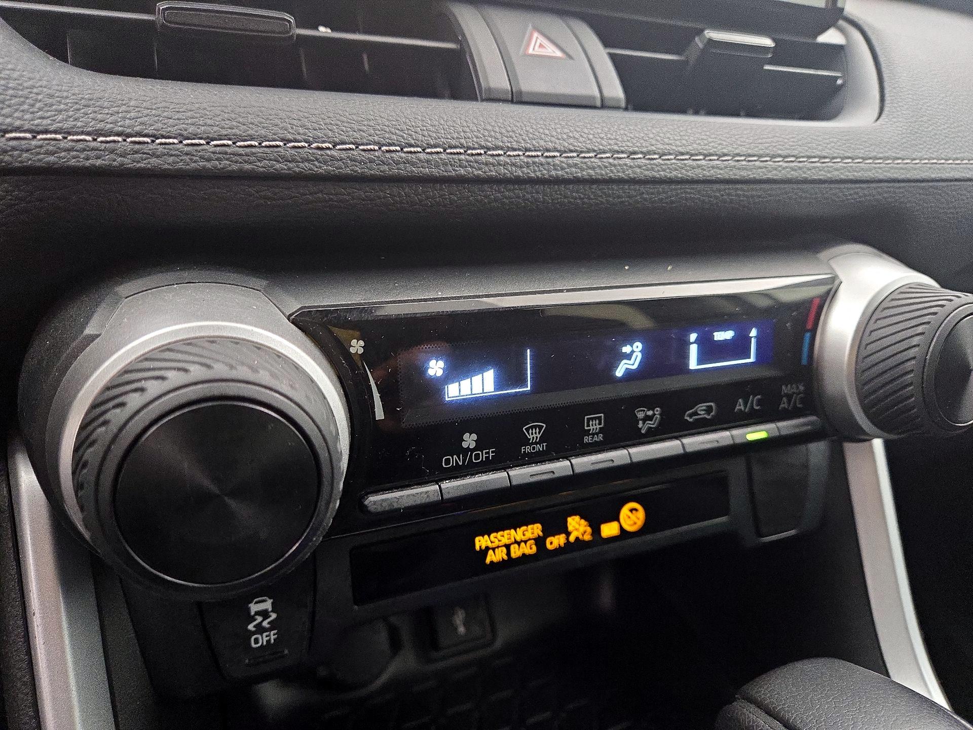 Thumbnail: 2020 Toyota RAV4 - 16