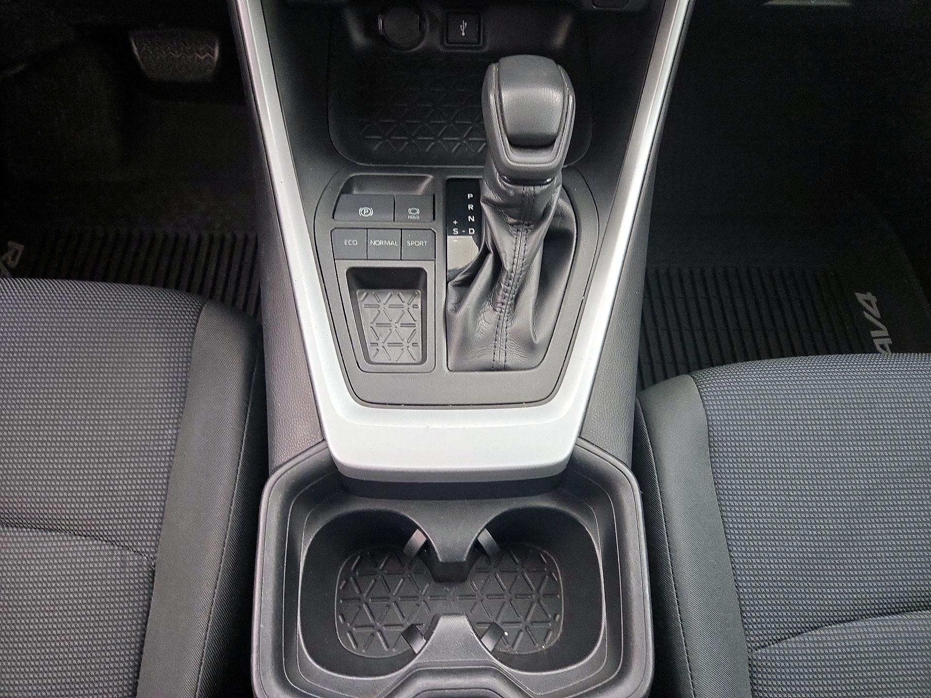 Thumbnail: 2020 Toyota RAV4 - 17