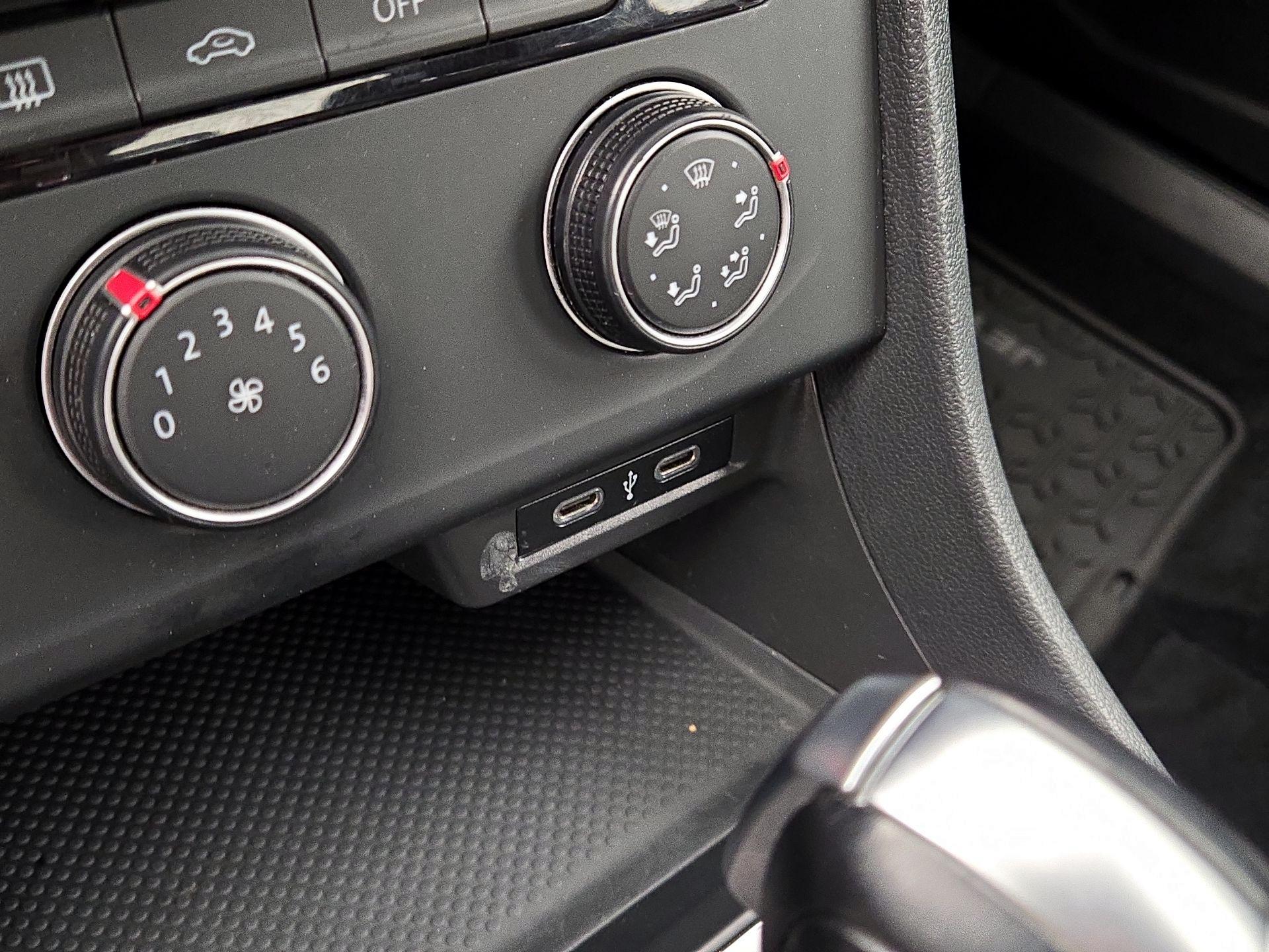 Thumbnail: 2020 Volkswagen Jetta - 18