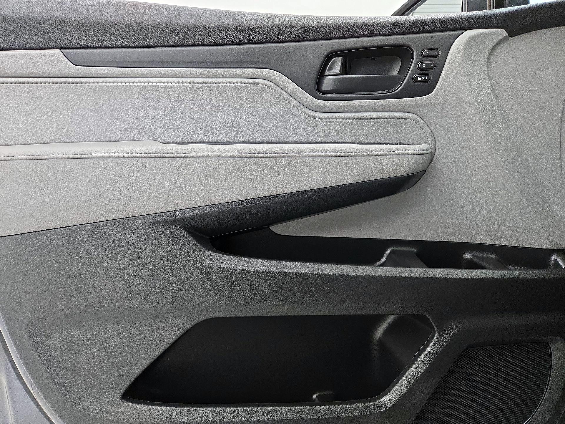 Thumbnail: 2018 Honda Odyssey - 12