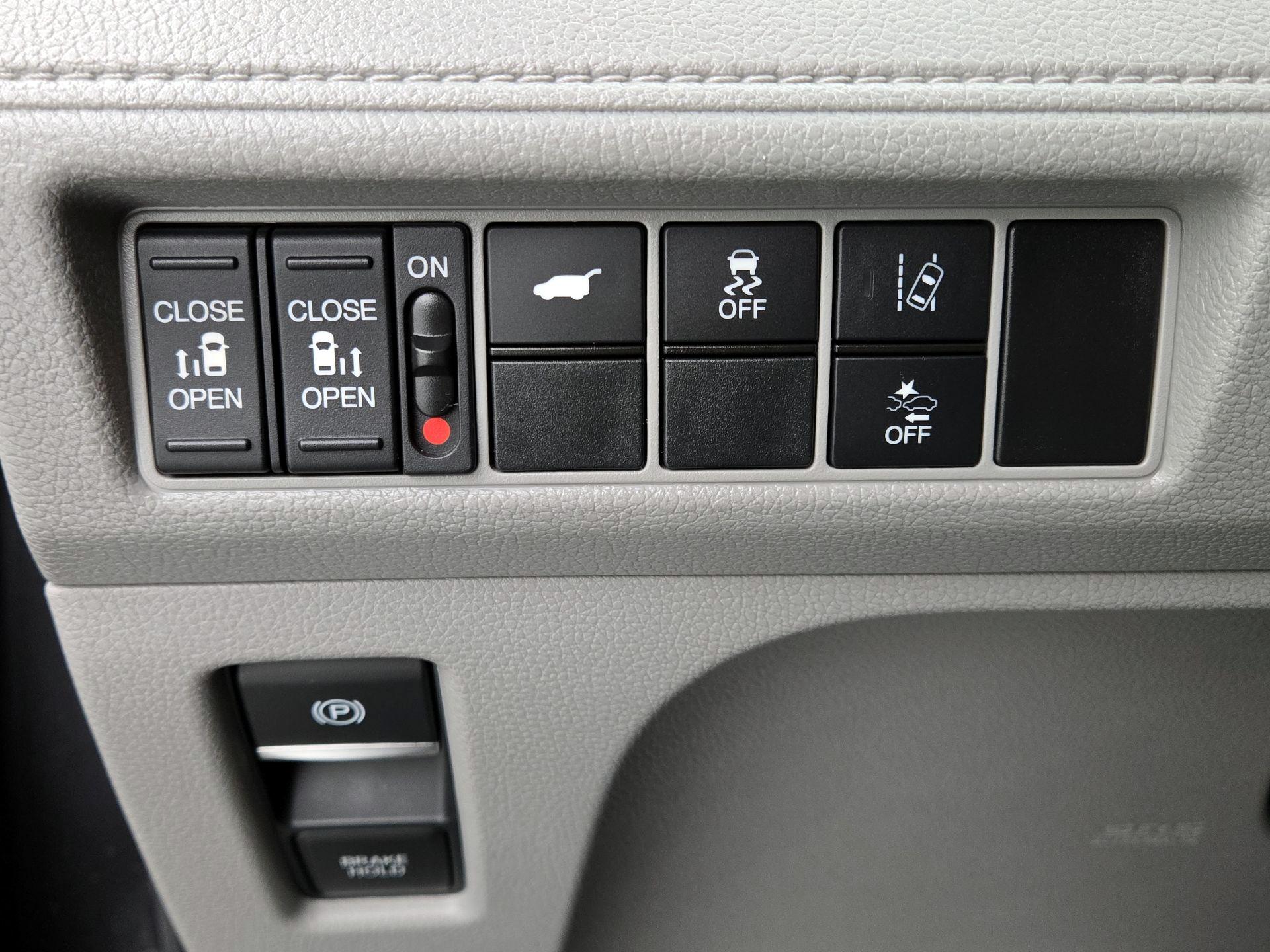 Thumbnail: 2018 Honda Odyssey - 13