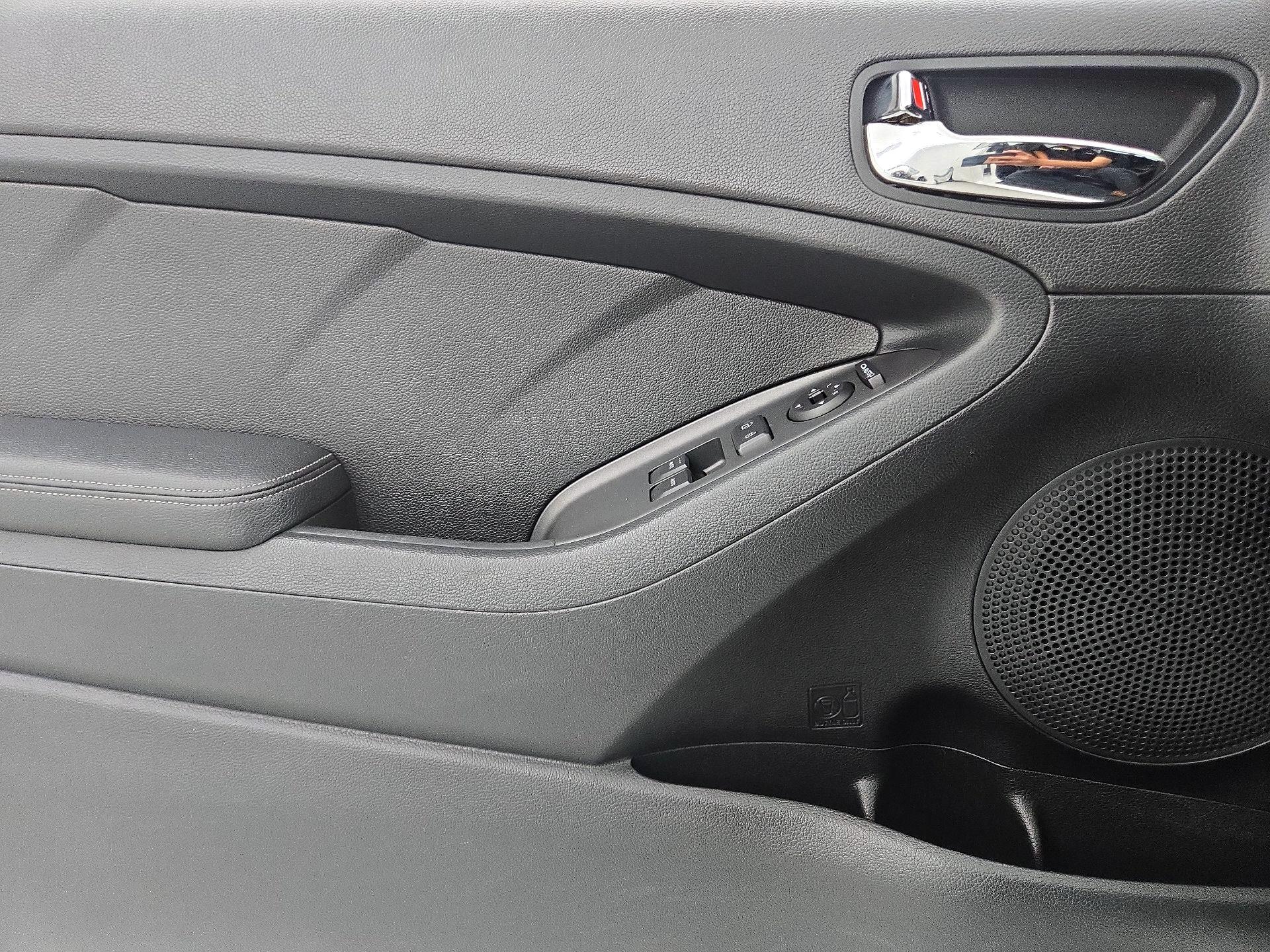 Thumbnail: 2016 Kia Forte - 12