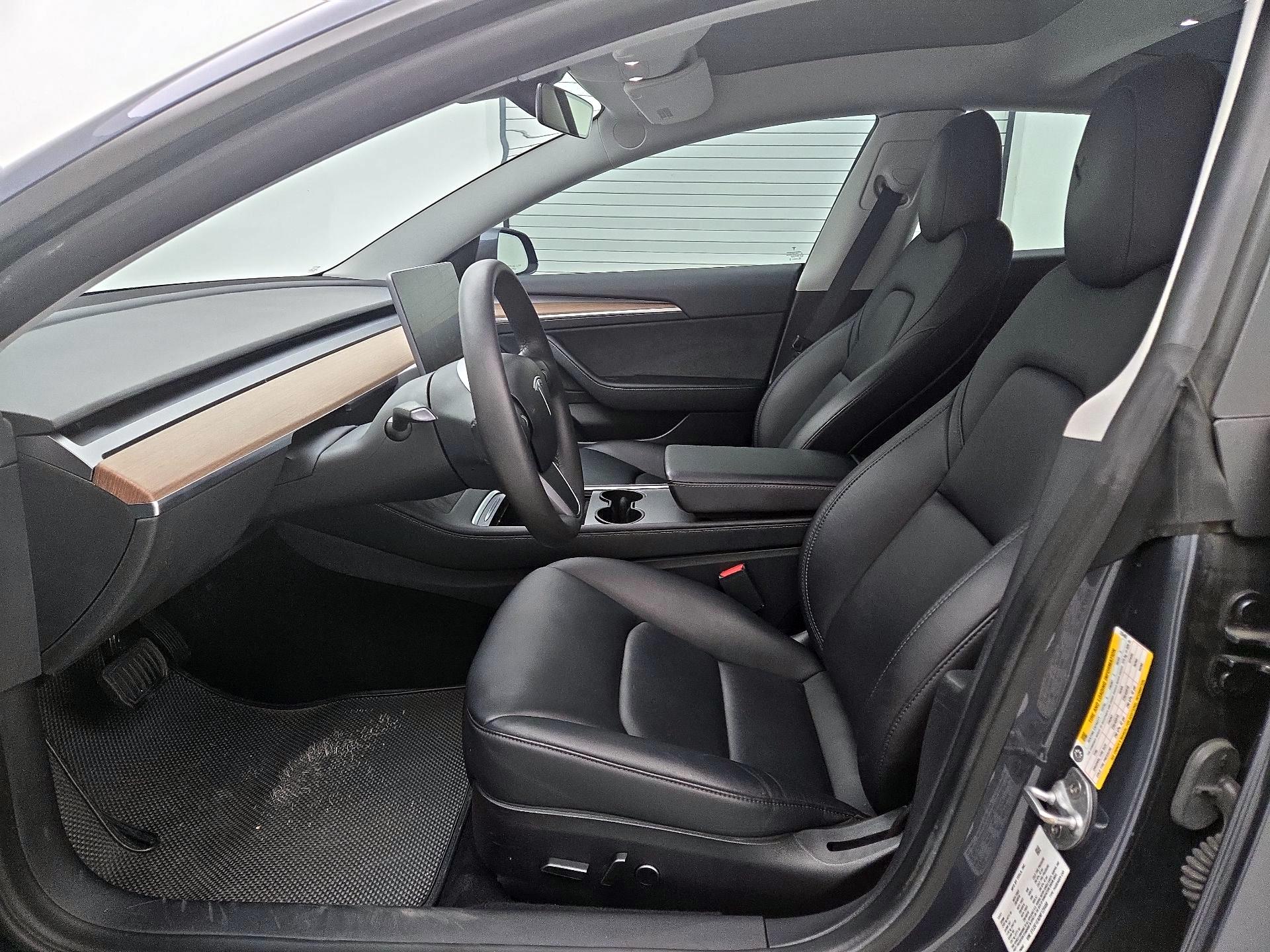 Thumbnail: 2022 Tesla Model 3 - 11