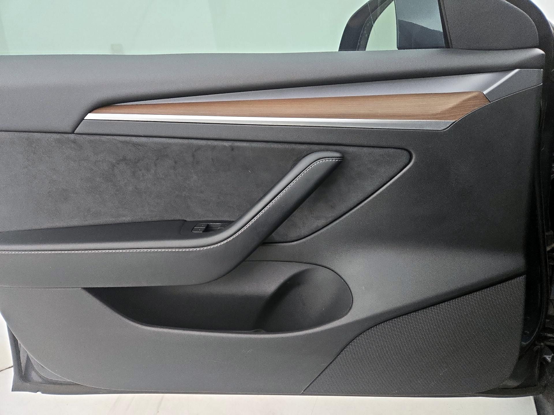 Thumbnail: 2022 Tesla Model 3 - 12