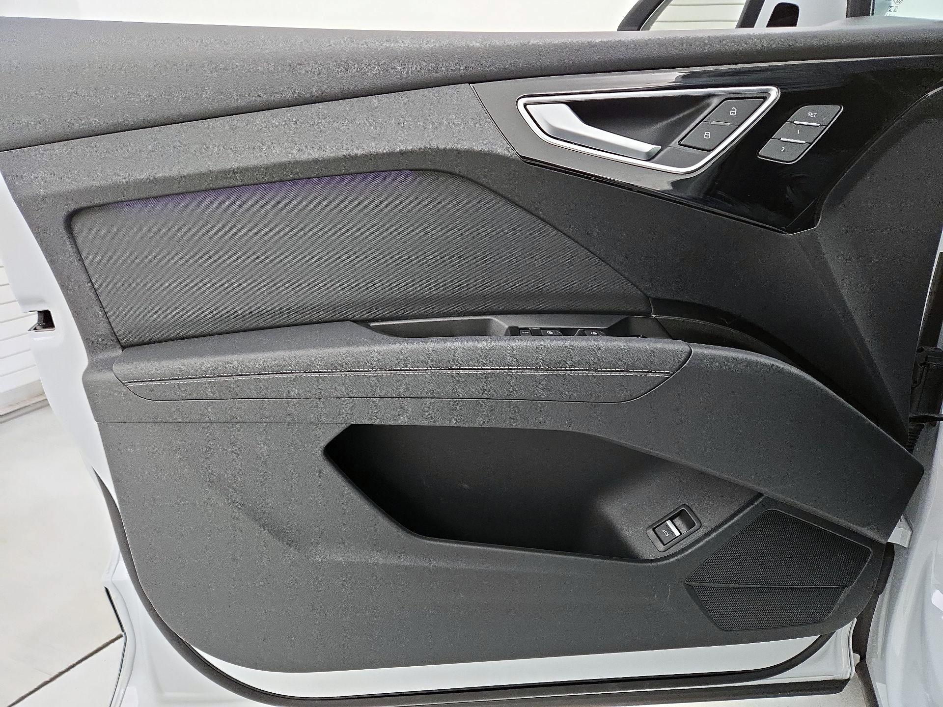 Thumbnail: 2023 Audi Q4 e-tron - 12