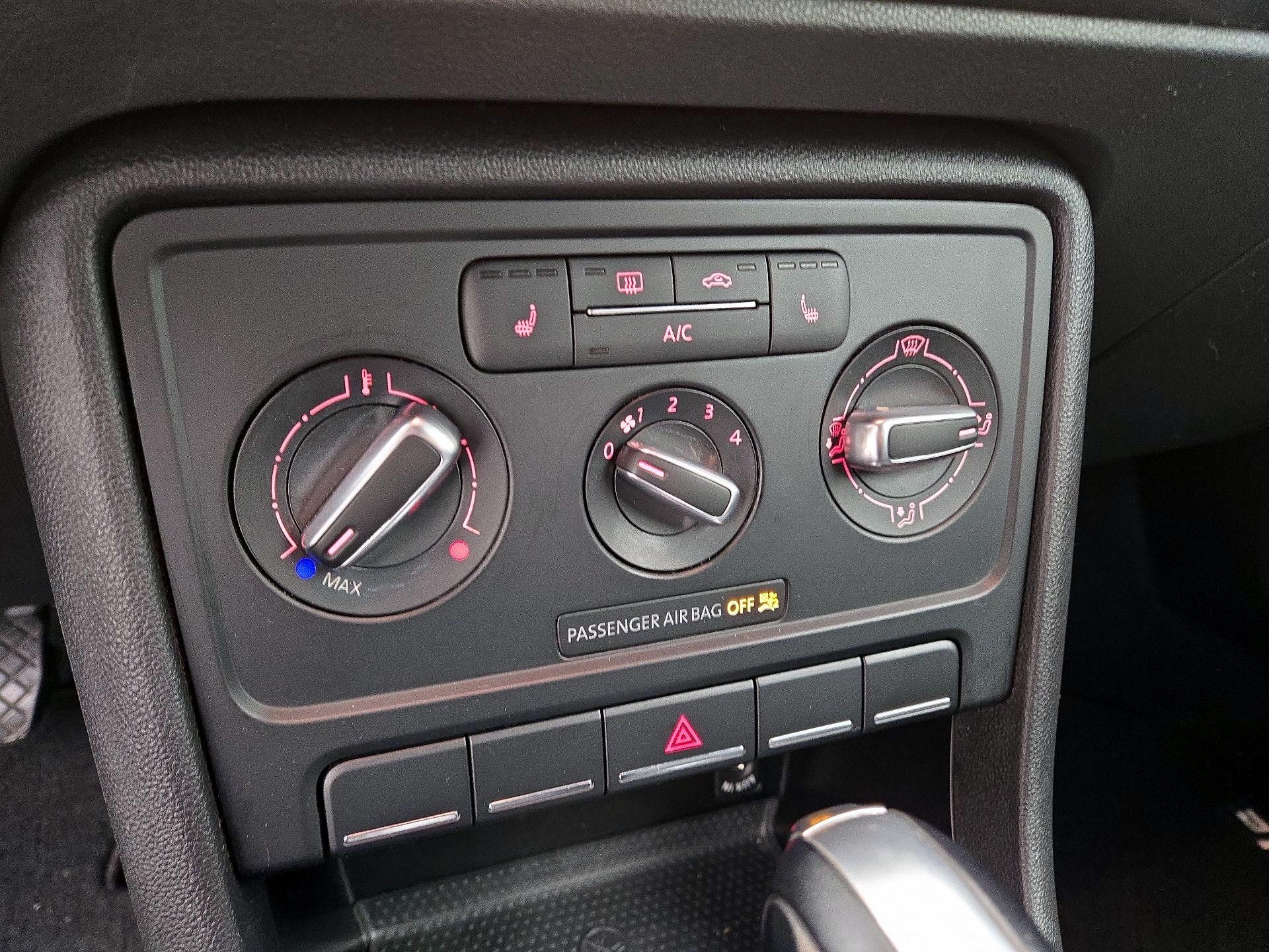 Thumbnail: 2014 Volkswagen Beetle - 15