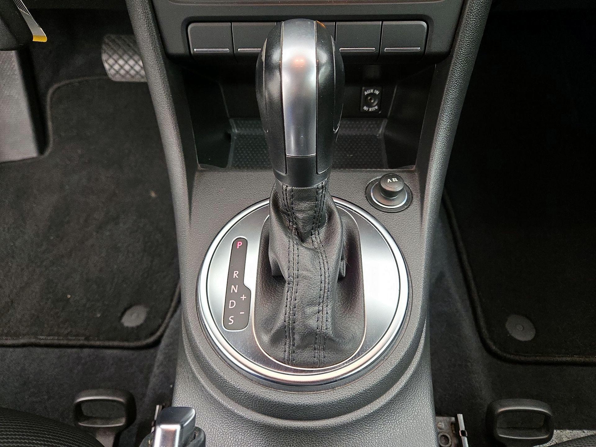 Thumbnail: 2014 Volkswagen Beetle - 16