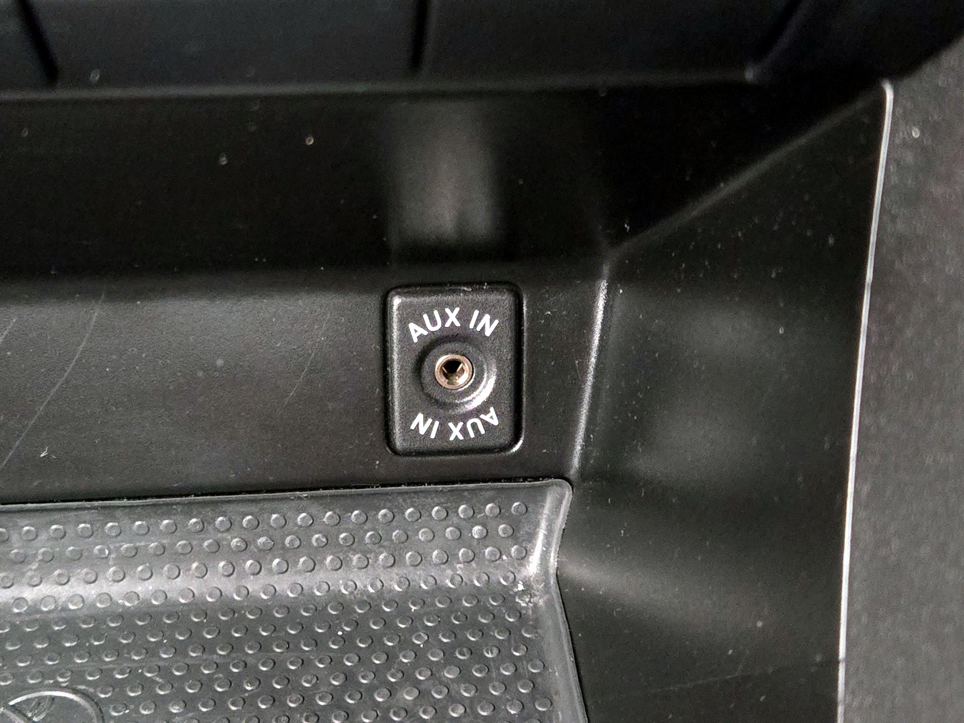 Thumbnail: 2014 Volkswagen Beetle - 17