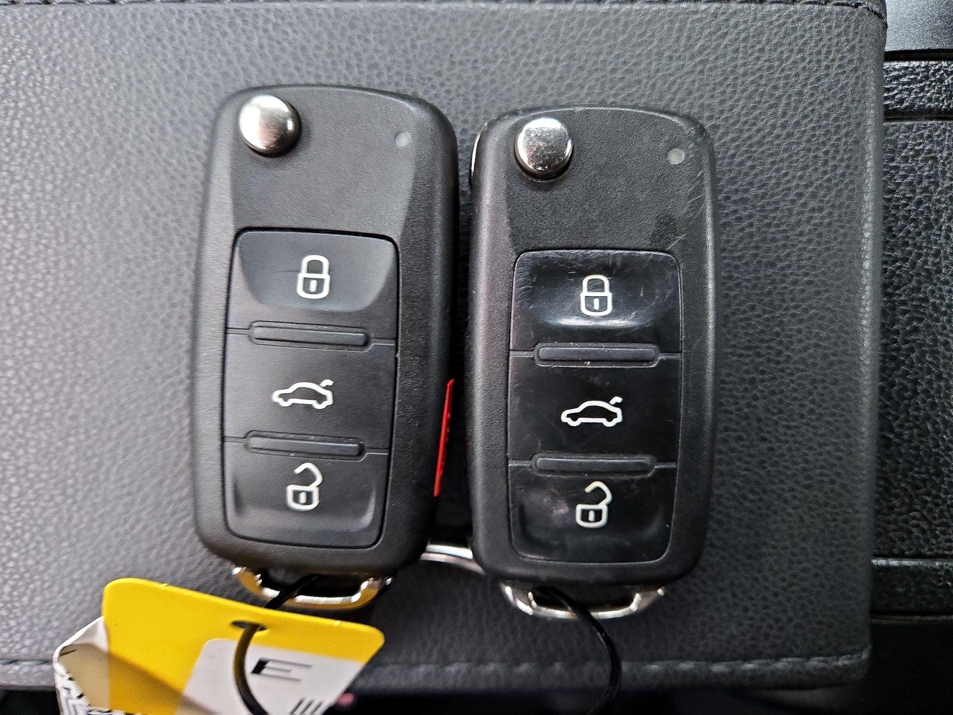 Thumbnail: 2014 Volkswagen Beetle - 20