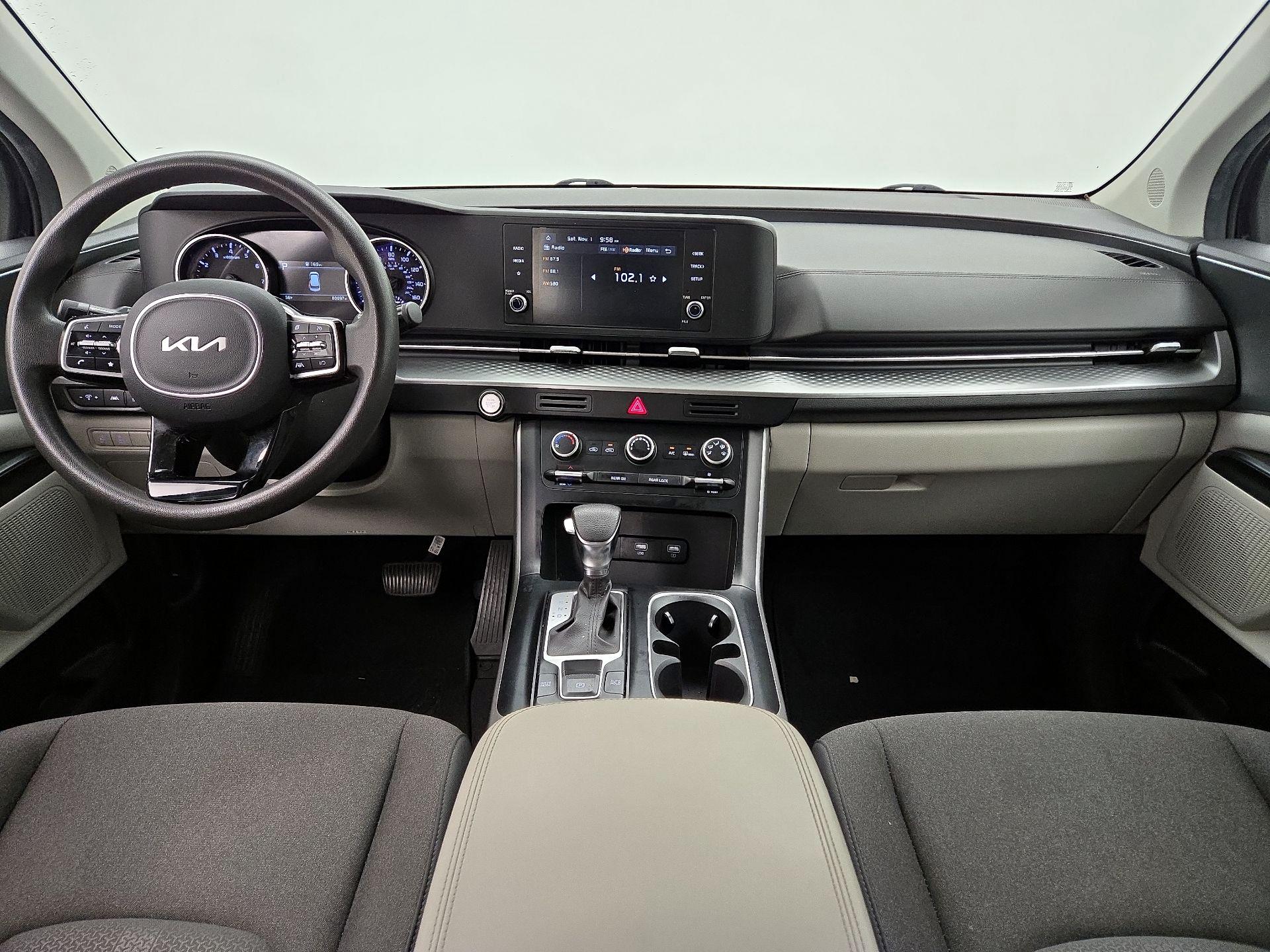 Thumbnail: 2023 Kia Carnival - 9