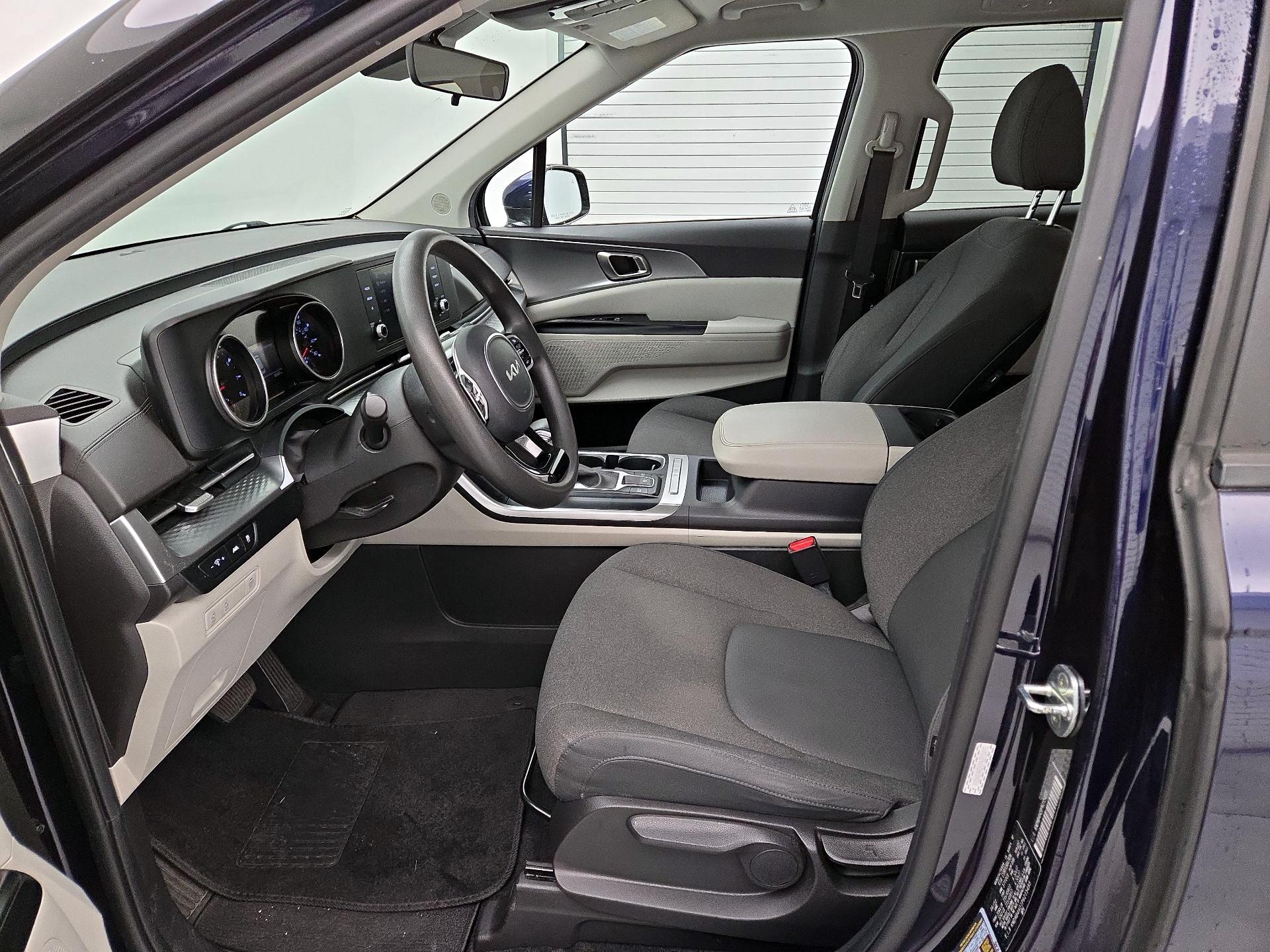 Thumbnail: 2023 Kia Carnival - 11