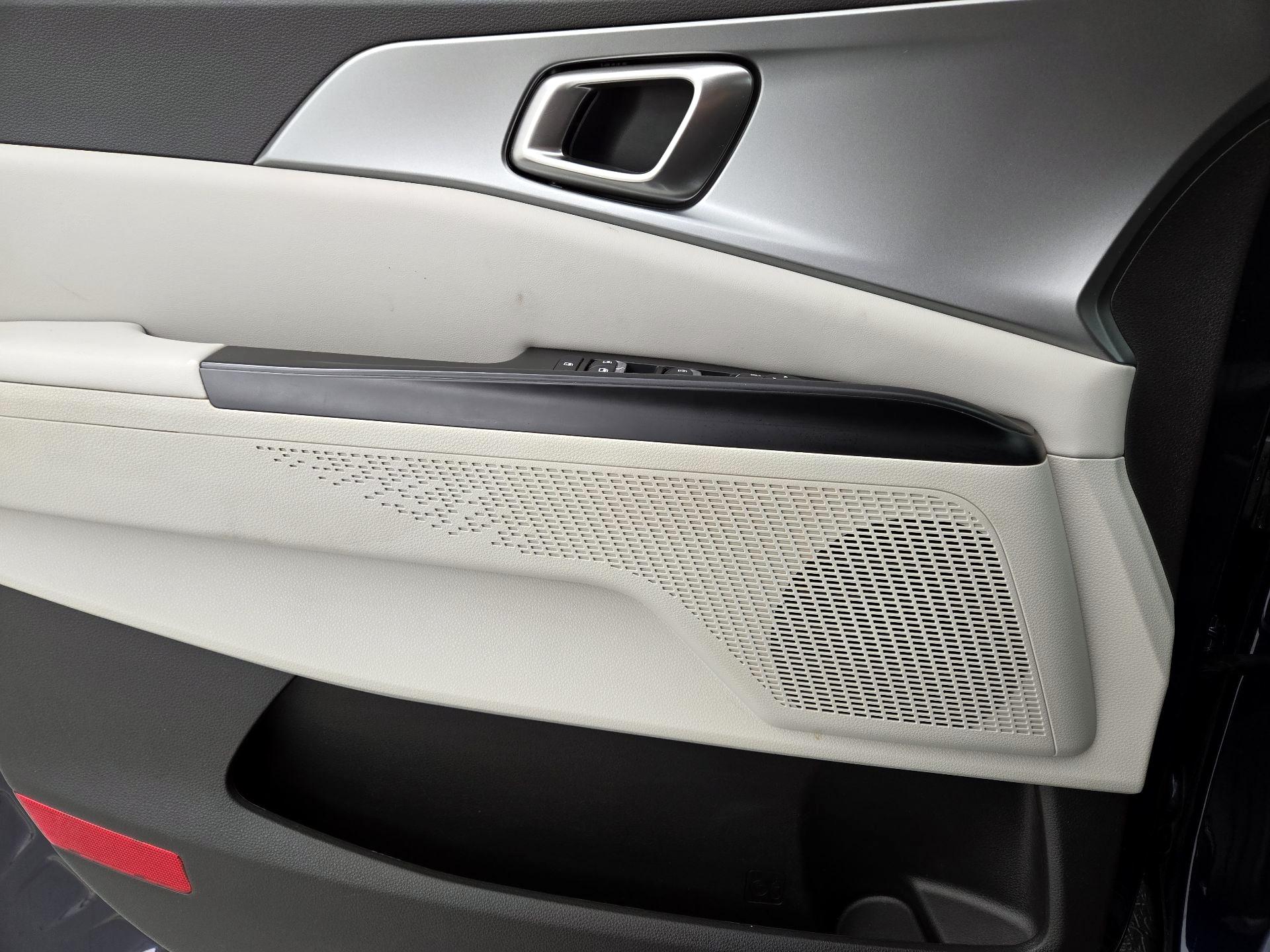 Thumbnail: 2023 Kia Carnival - 12