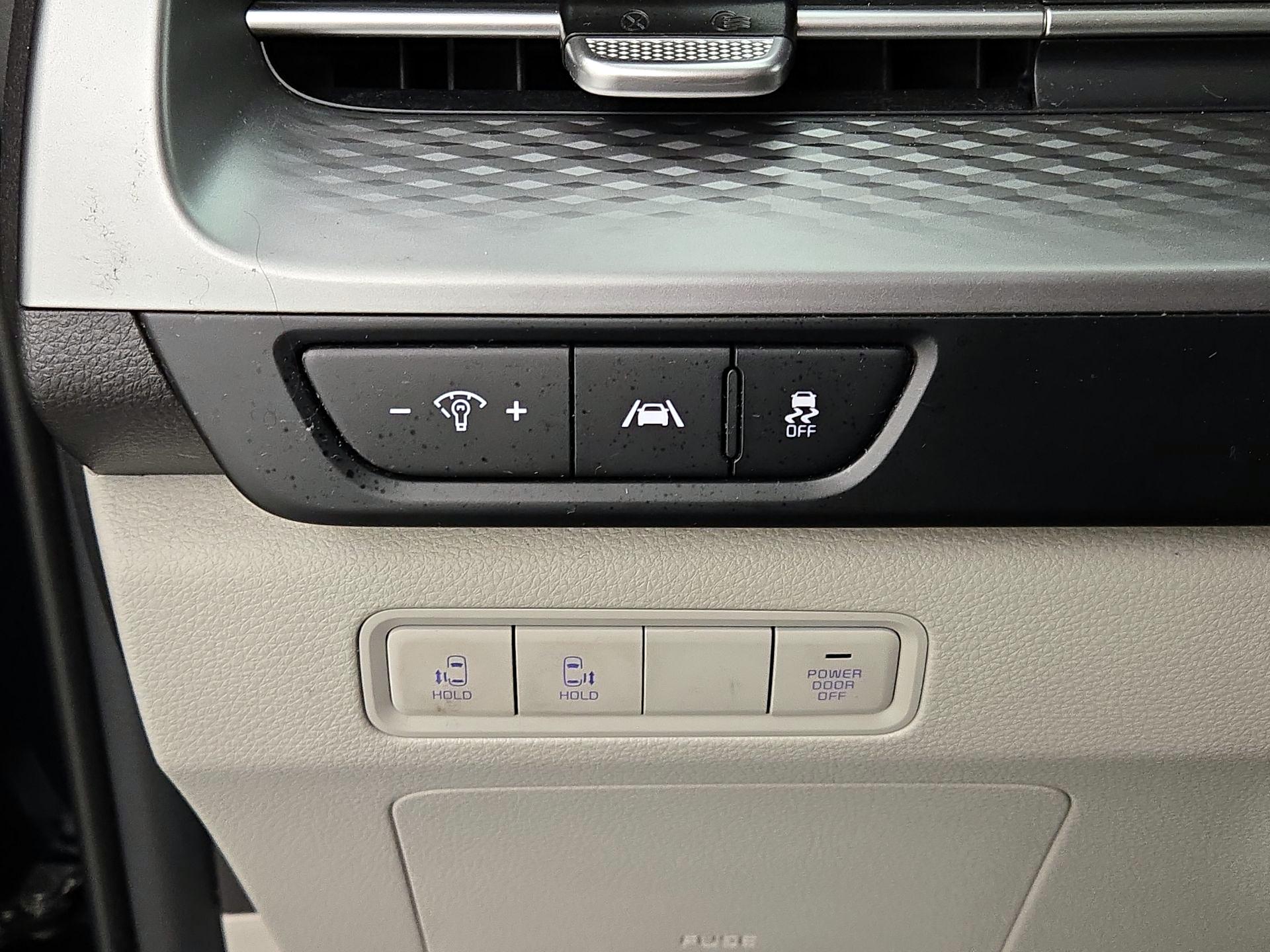 Thumbnail: 2023 Kia Carnival - 13