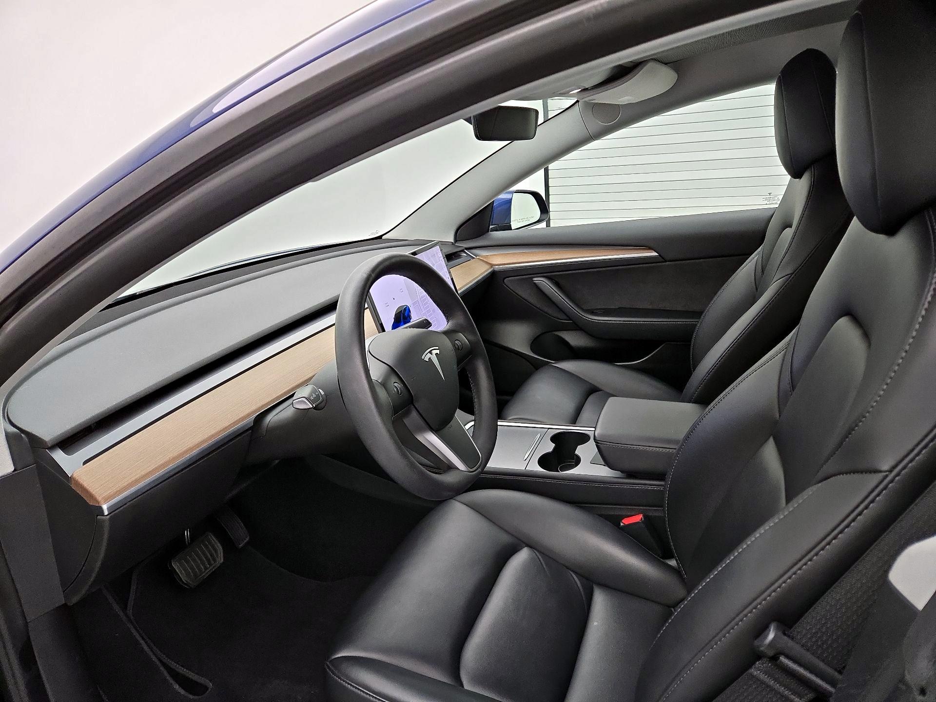 Thumbnail: 2022 Tesla Model 3 - 11