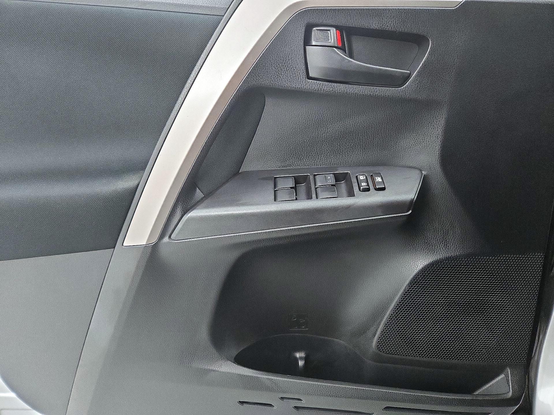 Thumbnail: 2018 Toyota RAV4 - 12