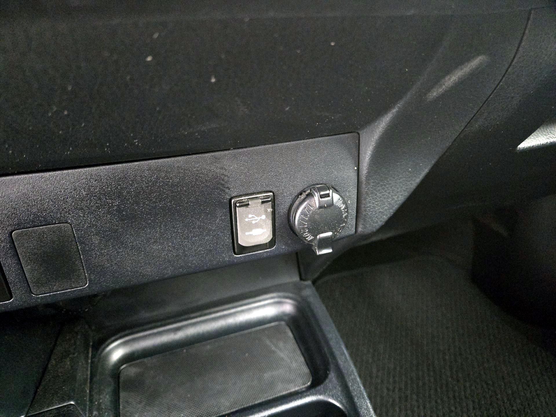 Thumbnail: 2018 Toyota RAV4 - 18